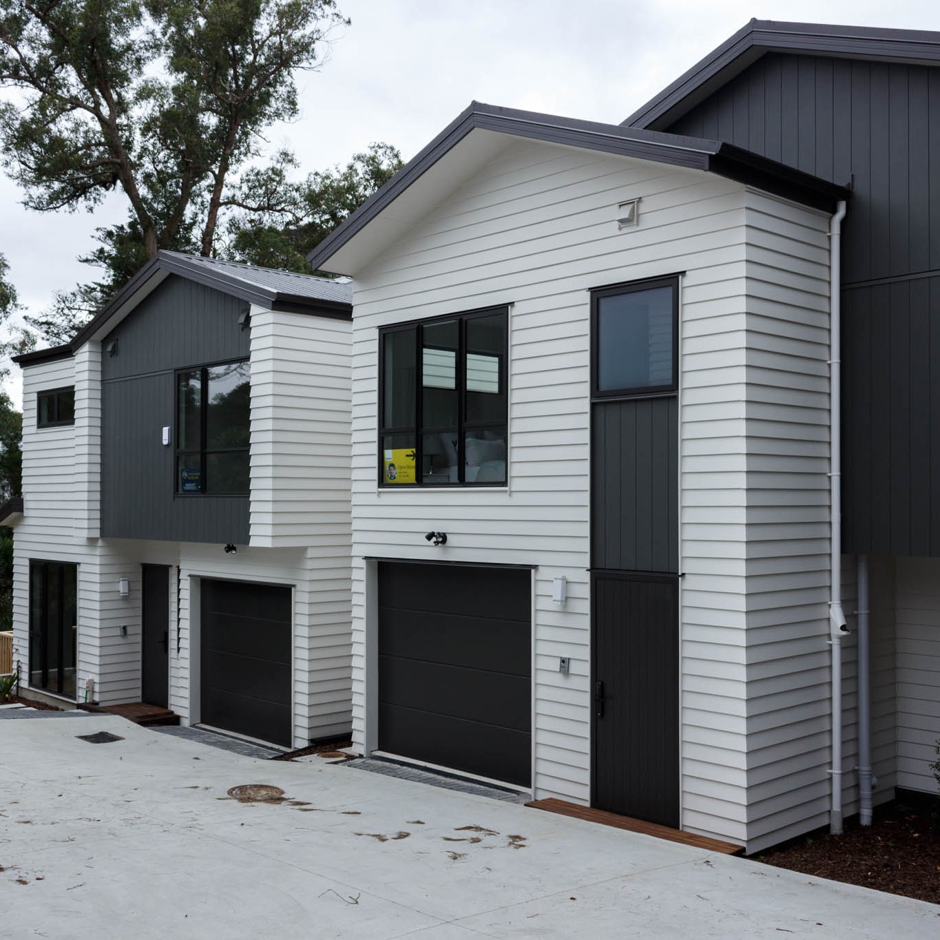 Another day, another sharp combo!
In West Harbour, three new homes pair classic white Bevelback with dark Vertical Shiplap for a clean, balanced look. Proof that two cladding profiles are better than one.
✨ Cladding: Shera fibre cement
🛠️ Profiles used: Bevelback 180mm + Vertical Shiplap MS200
👉 Want the same look? Send us your plans or get in touch to chat cladding options.
#CLADSolutions #cladding #nzhome #fibrecement #exteriorinspo #NZBuilders