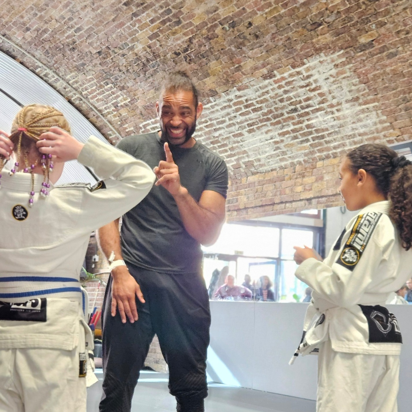 Coach Ryan giving our students 1 minute to get their Jiujitsu Hairstyles in order.
Legacy Kids Jiujitsu is more than looking good on the outside; we work on helping you to be better on the inside too !!
#legacykidsjiujitsu #hoxton #afterschool #martialarts #bjj #kids #ConfidenceForKids