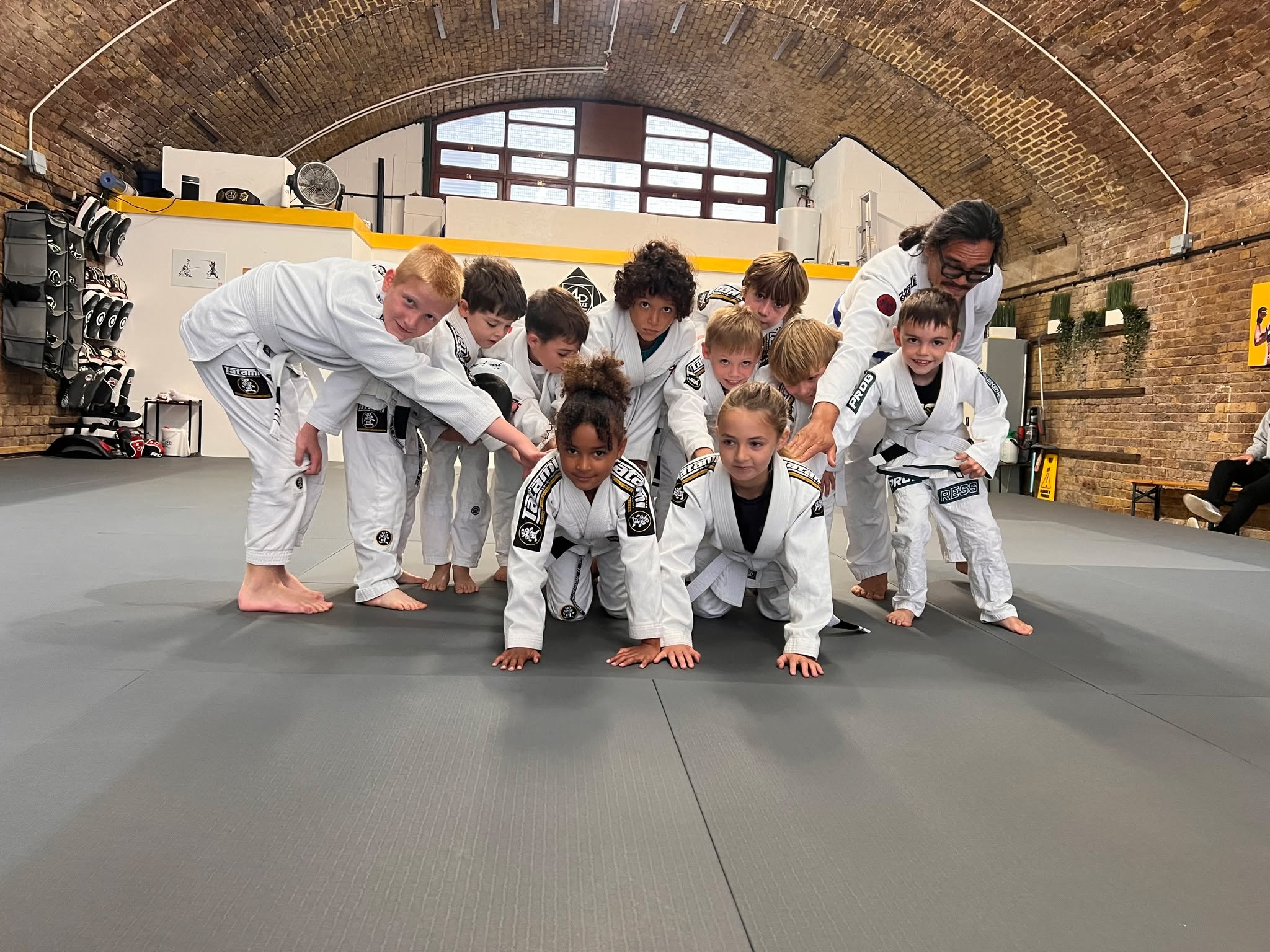 Kids Martial Arts done the Legacy Kids way is always FUN !!
Come and find out when you can join us : https://legacy-martial-arts-london.gymdesk.com/schedule (for a FREE trial)
#hoxton #MartialArtsForKids #ConfidenceForKids #martialarts #kids #afterschool #kidsactivities #bjj #legacykidsjiujitsu #jiujitsu #KidsBJJ