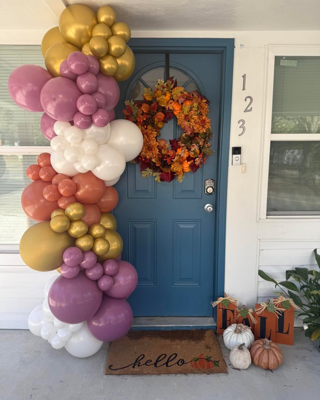Welcome home! 🏠 We love these fall colors for this house warming!
#newhomeowner #balloonsforahousewarming #welcomehome