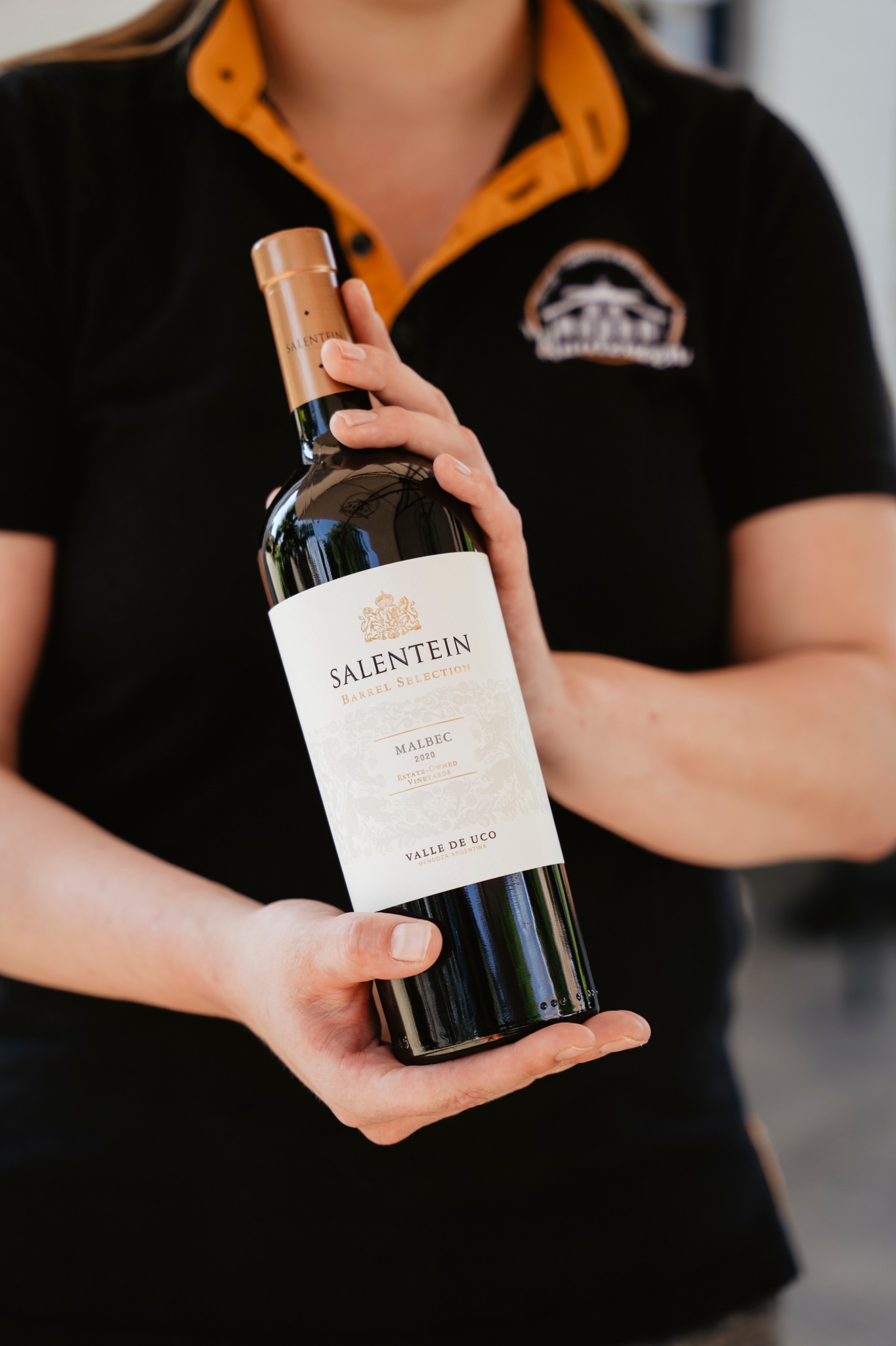 De koudere dagen zijn aangebroken, dus tijd voor rode wijn, en dan is dit toch wel echt een pareltje. Deze Argentijnse Malbec uit de Salentein Barrel Selection serie heeft een mooie body, fruitig karakter en een prachtige afdronk. Misschien wel onze favoriet. 😏😍