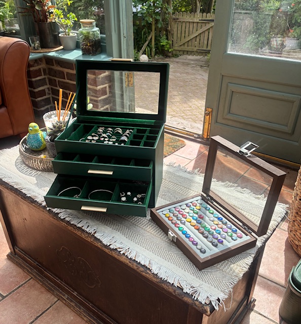 The benefit of using a local memorial jeweller is the fact that you can come and see the pieces and choose the colours and bring your precious items to me directly, no need to risk putting them in the post. Lots of the bigger companies rely on you putting the ashes in the post and although it may be tracked and signed that doesn't stop items getting lost, it just means they are insured but you can't be reimbursed for losing your loved ones ashes, there is no price for that. Drop me a message to arrange a visit, it's not too late to get an item sorted for Christmas.