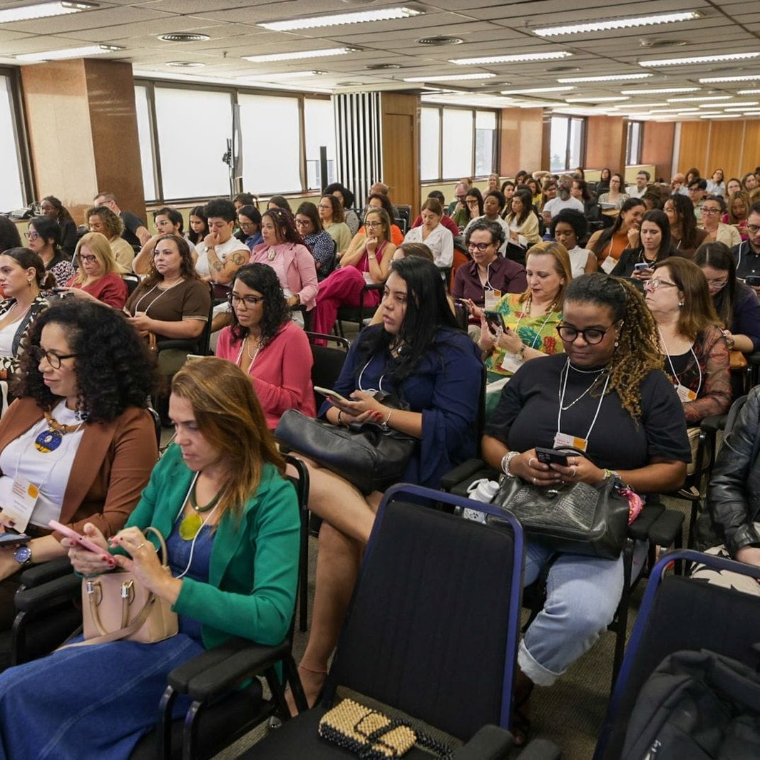 ✨ Gratidão que inspira transformações!
O Fórum de Diversidade e Inclusão Corporativas da ABRH-RJ foi um verdadeiro encontro de ideias, experiências e propósitos!
Agradecemos imensamente a todos os palestrantes que compartilharam seus saberes e trajetórias, e ao público que esteve conosco no dia 12 de novembro, na sede da FIRJAN, contribuindo para um diálogo potente sobre como transformar diversidade em estratégia e inclusão em cultura organizacional.
Seguimos juntos, inspirando mudanças e fortalecendo um ambiente corporativo mais plural, justo e humano.