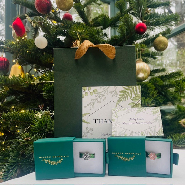 Christmas is now looming fast! If you are stuck for an original gift then consider gifting a memory item - your dog, cat, baby, horse all have hair you might like a little bit in a piece of jewellery! Memorial jewellery isn't all about memorialising the ones we have lost. All items come in a beautiful gift box in a matching gift bag, ready to pop straight under the tree 🎄 Drop me a message or pop over to the website at www.meadowmemorials.co.uk