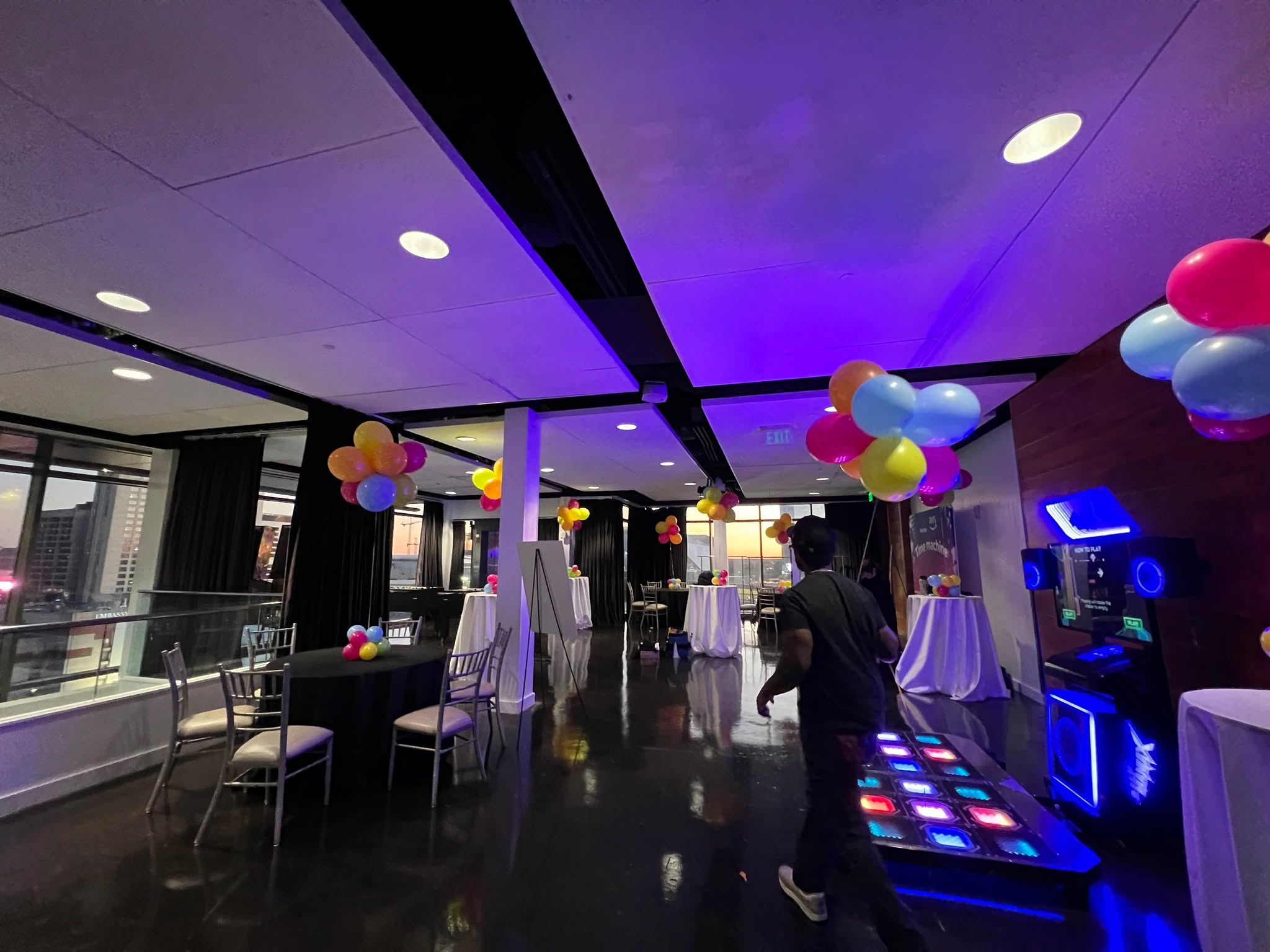 BOA Decorator Levon stepping in with style at @ventanasatl Downtown for this 90s-meets-Futuristic celebration ✨
Details on details. Style on style. That’s how we show up.
#BalloonsOverAtlanta #EventDesign #AtlantaEvents #VentanasATL #90sParty #FuturisticTheme #EventVibes #TeamBOA