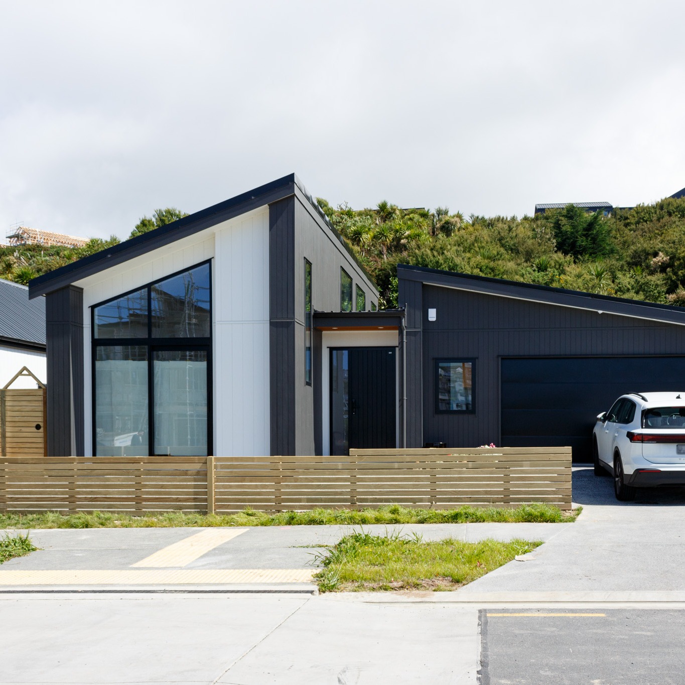 ⬛⬜ A modern classic in black and white
This sleek Long Bay home uses Vertical Shiplap to highlight those sharp roof angles for a crisp, minimal finish that always looks good.
✨ Cladding: Shera fibre cement
🛠️ Profile: Vertical Shiplap MS200
👉 Chat with us about your next build
#CLADSolutions #cladding #nzhome #fibrecement #exteriorinspo #NZBuilders