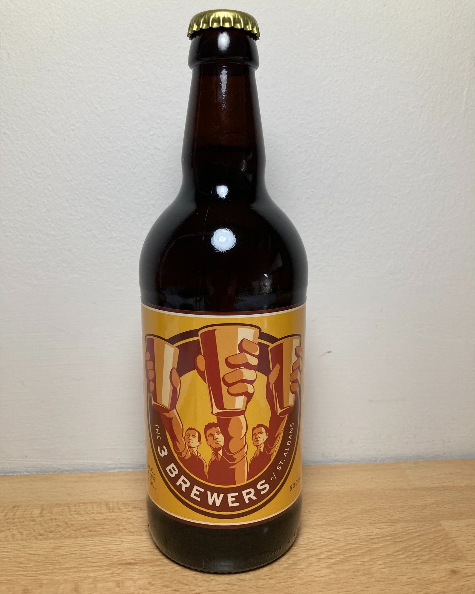 Hey folks,
Next in our series of short posts.....
1. We've just bottled our Blonde Ale. It's lovely. 4.2% ABV. Crisp. Hoppy. Available from brewery taproom & shop now.
2. On Saturdays I'm closing the brewery an hour earlier than usual, at 4pm, for the next couple of months. It's got too dark, too chilly, and it's no good for my circulation. So, from Sat 22 Nov, our opening hours will be:
Mon - Fri 8 till 4
Saturdays 11 till 4
Xmas opening to be decided soon.
Stay warm peeps
The 3 Brewers of St Albans