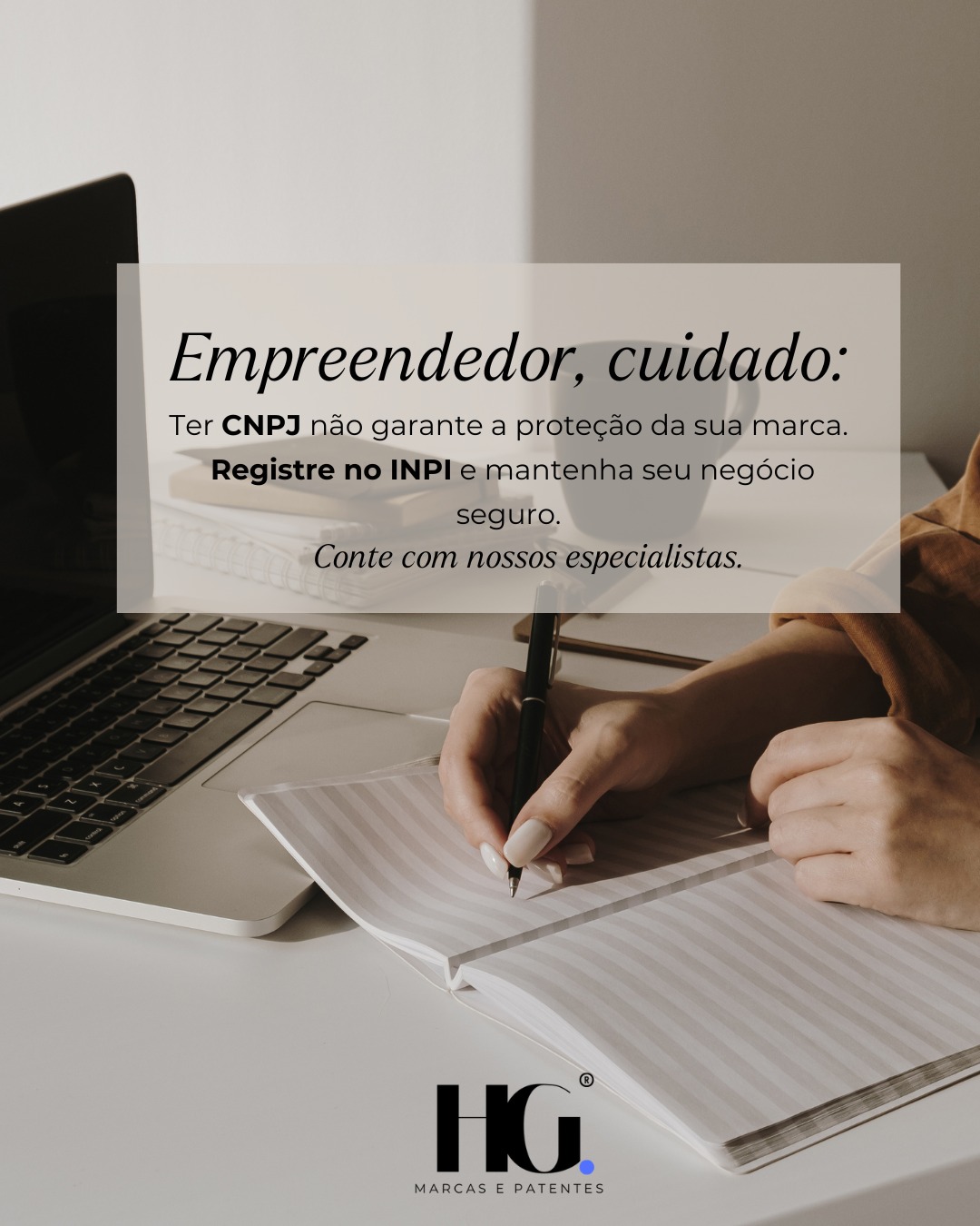 O CNPJ não protege sua marca.
Muitos empreendedores ainda acreditam que registrar a empresa na Receita Federal garante exclusividade sobre o nome — mas isso é um grande mito.
O CNPJ é apenas um cadastro fiscal, usado para emitir notas e cumprir obrigações tributárias.
Quem realmente protege o nome da sua empresa é o registro de marca no INPI.
Quando você registra sua marca, você garante:
🛡️ Exclusividade de uso em todo o território nacional
⚖️ Base legal para se defender de cópias e uso indevido
📈 Fortalecimento da autoridade e credibilidade da sua empresa
👉 E o alerta é importante:
Se outra pessoa registrar o mesmo nome antes de você, pode ser obrigado a mudar nome, logotipo e identidade visual — perdendo tempo, dinheiro e todo o posicionamento já construído.
Isso vale tanto para empresas consolidadas quanto para quem está começando agora.
🔐 Quem começa certo, cresce com segurança.
Proteja o que você construiu — ou o que está começando a construir.
📱 Envie uma mensagem e fale com nosso time de especialistas.
#marcasepatentes #registrandomarcas #registrodemarca #marcaseregistro #propriedadeintelectual #inpi #empreendedorismo #brandprotection #empreender #branding #negocios #empreendedores #direitoempresarial #direitomarcas #consultoriaempresarial #marceregistrada #marcasepatentesbrasil #protejasuamarca #hgmarcasepatentes