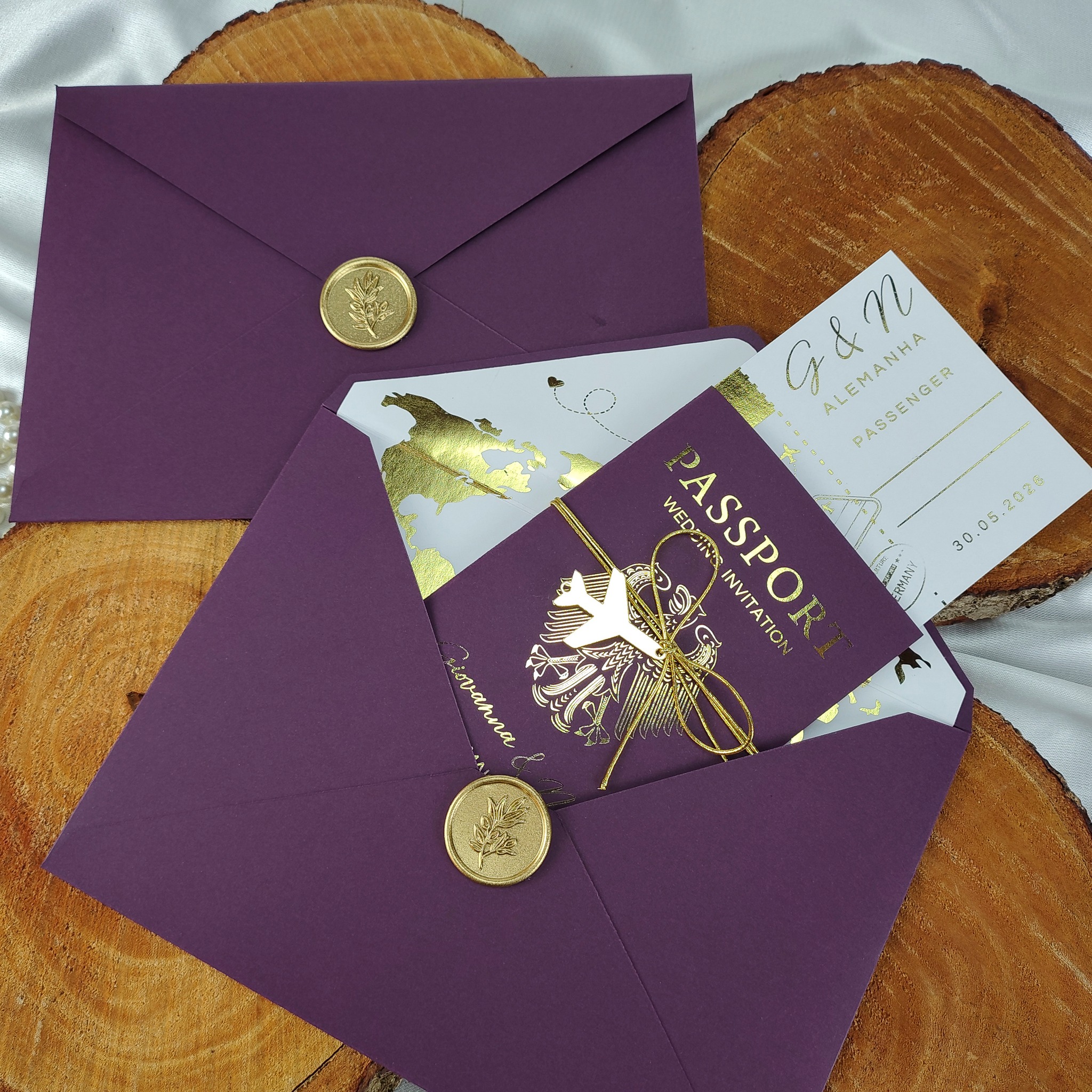 Convite de casamento Passaporte + Boarding Pass ✈️✨
Um modelo sofisticado, criativo e cheio de significado para quem ama transformar a própria história em destino.
Do envelope roxo ao dourado brilhante, tudo foi feito para encantar!
💌 Faça seu orçamento: (19) 99808-5644
#conviteluxo #weddingpassport #noivas2026 #weddinginspiration