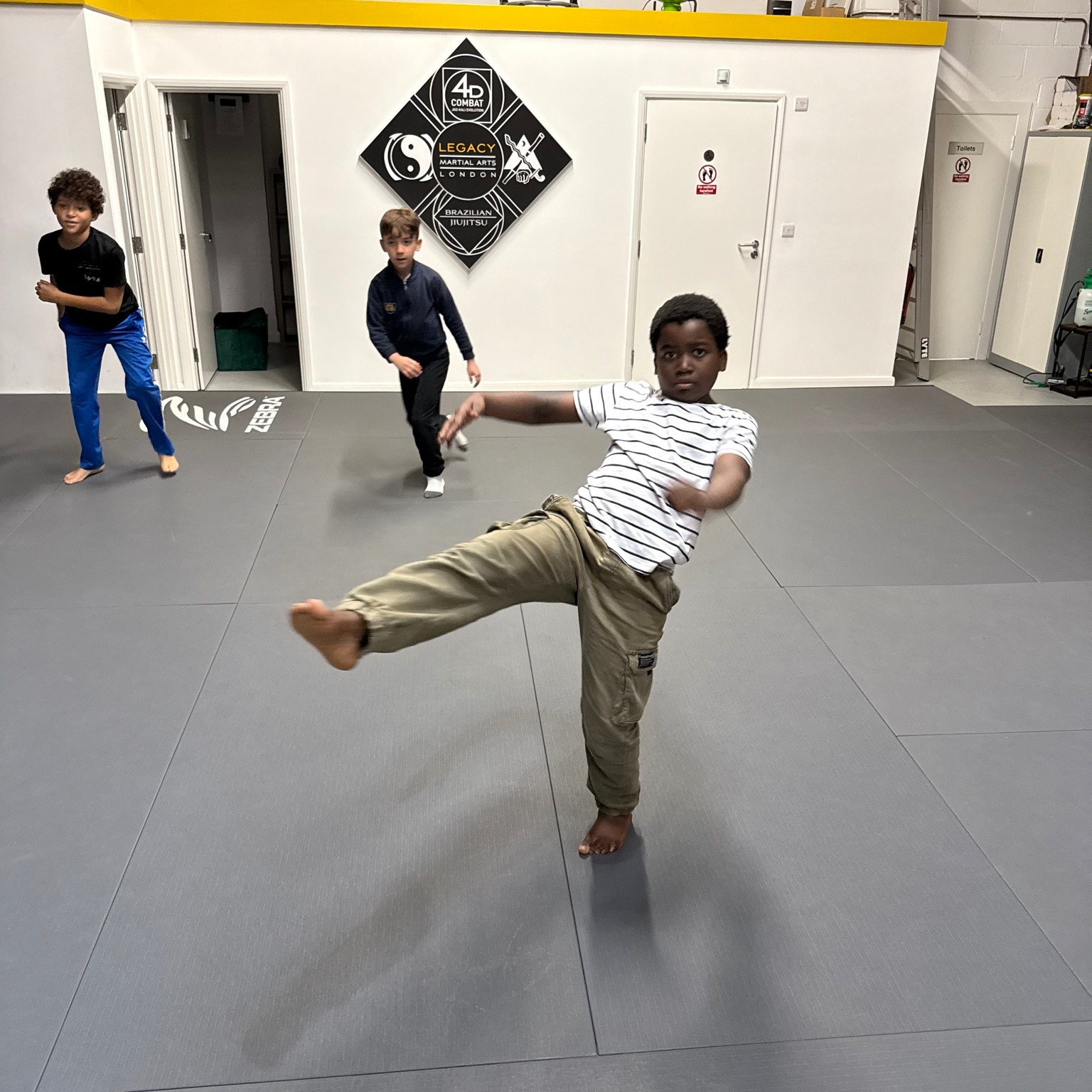 Our Kids' Capoeira Class is really Kicking off !!
Every Thursday at 4pm.
Come visit for a FREE trial (perfect for beginners)
https://legacy-martial-arts-london.gymdesk.com
#KidsCapoeira #ConfidenceForKids #afterschool #LittleNinjas #capoeirakids #CapoeiraCommunity #afterschoolactivities #arsenal