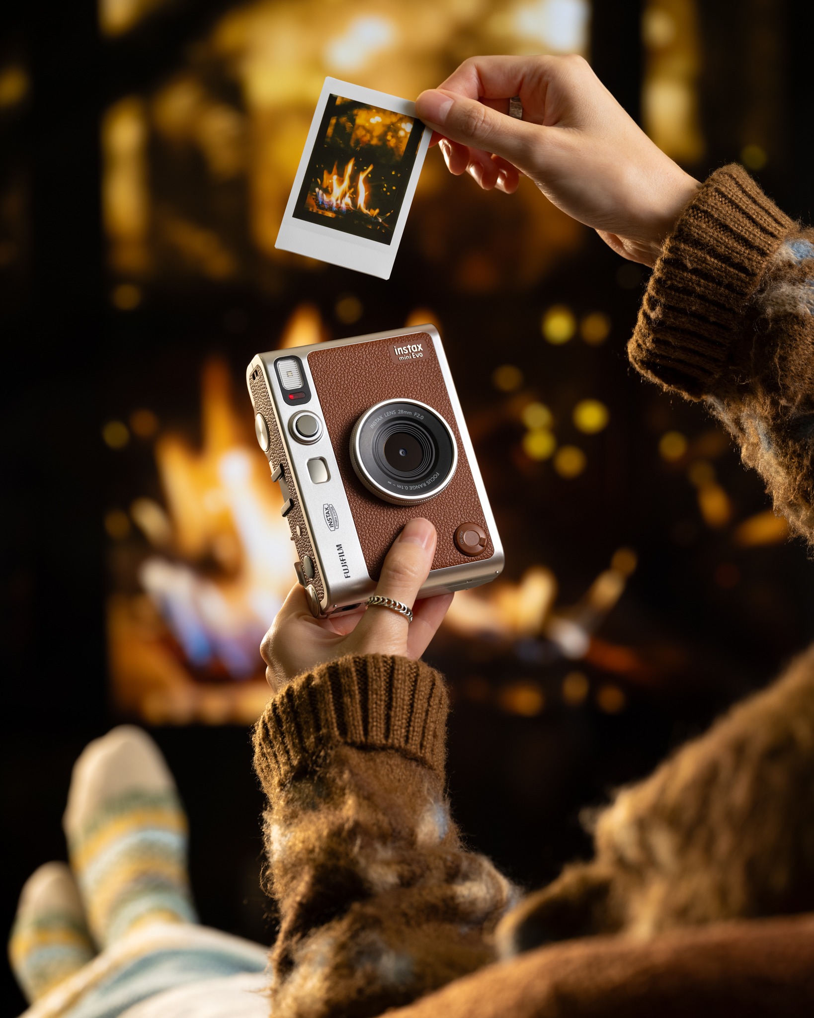Brown Mini Evo brings warmth to every winter moment 🤎
#instax #InstaxMiniEvo #instaxEgypt #fujifilminstax #instaxholiday #Christmas