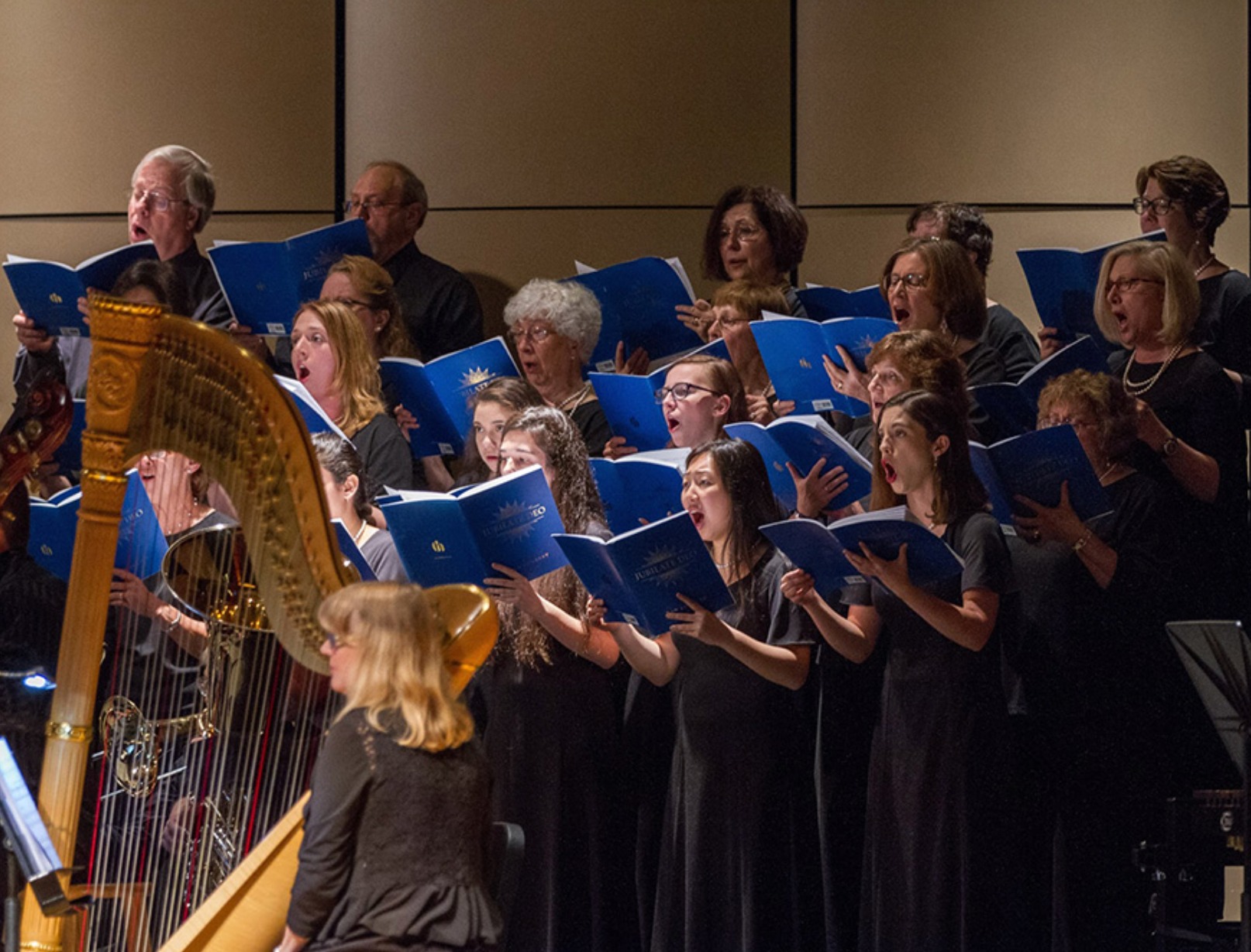 In the heart of the Brandywine Valley, where rolling hills meet a deep appreciation for the arts, the Brandywine Valley Chorale (BVC) continues to bring people together through the shared joy of music. Founded in 2007 by local musicians, arts supporters, and friends, the BVC was created to add the art and beauty of choral music to the region’s rich cultural landscape.
Check out Denise's article about the Brandywine Valley Chorale in the December issue of Greet Unionville Chadds Ford.
For more information, to attend an upcoming concert, or to inquire about joining (the Chorale is currently seeking tenors), visit theBVC.org.
#unionvillechaddsford #kennettsquarepa #unionvillepa #chaddsfordpa #chaddsford #chestercountypa #greetmag #greetmagazine #longwoodgardens #communitymagazine #greetunionvillechaddsford #unionvillehighschool #unionvillechaddsfordschooldistrict #uplandcountrydayschool