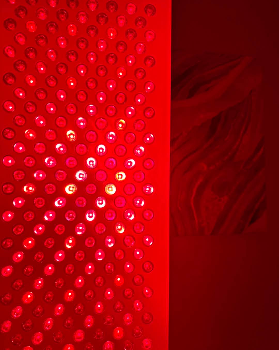 Ever get the winter blues? You should try the reds 😏 red light therapy that is! It can mimic the sunshine and fill you with the joy that the sun gives us ☀️
#westocryo #RedLightTherapy #feelyourbest