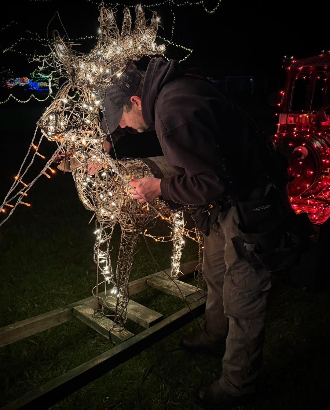 We have been busy repairing downed and damaged lights and cannot wait to OPEN for three more magical nights ππ
Join us
Saturday 12/20
Sunday 12/21
Christmas Night 12/25
β° 5 to 8:15 pm