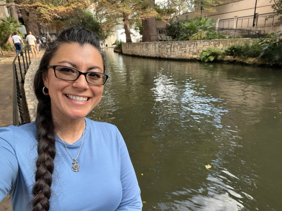 After a full two weeks of paint party classes, I need some air! 🥵Gorgeous Saturday for a lovely stroll in downtown San Antonio. 🥰
#SanAntonio #riverwalksanantonio #texas