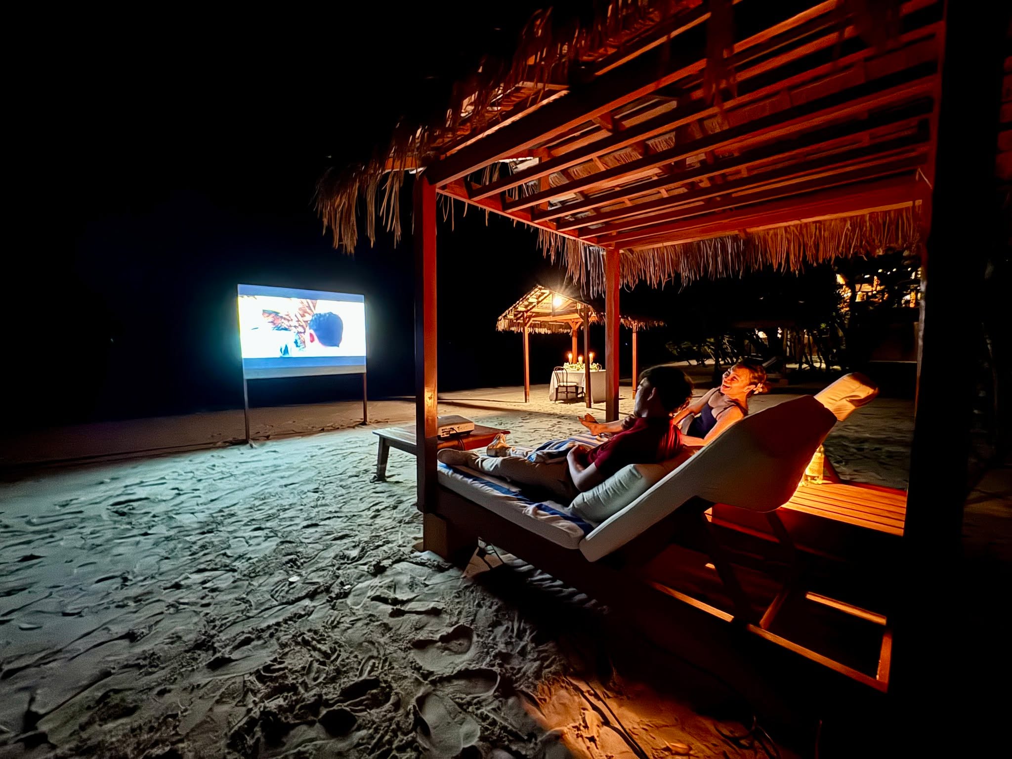 When the beach becomes your cinema and the night feels effortlessly special.
sunlighthotelsandresorts.com/setir
#DoseOfSunlight #BeachMovieNight
