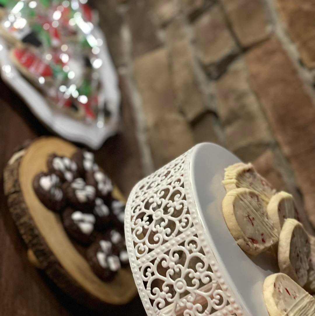 I’m so excited to smell all of the fresh Christmas cookies, fudge, and espresso cinnamon rolls baking over the next week!!! Plus, unfortunately not all cookies come out near perfect, so sampling happens 🤷🏻♀️ Whether or not we blame it on our ever-moving Elves on Shelves is another discussion… 😊🍪
If you haven’t already ordered your holiday treats and sweets, I’ve extended pickup for Monday AND Tuesday the 24th! Go to FrostEatLove.net and place your order today while availability lasts! 🎄