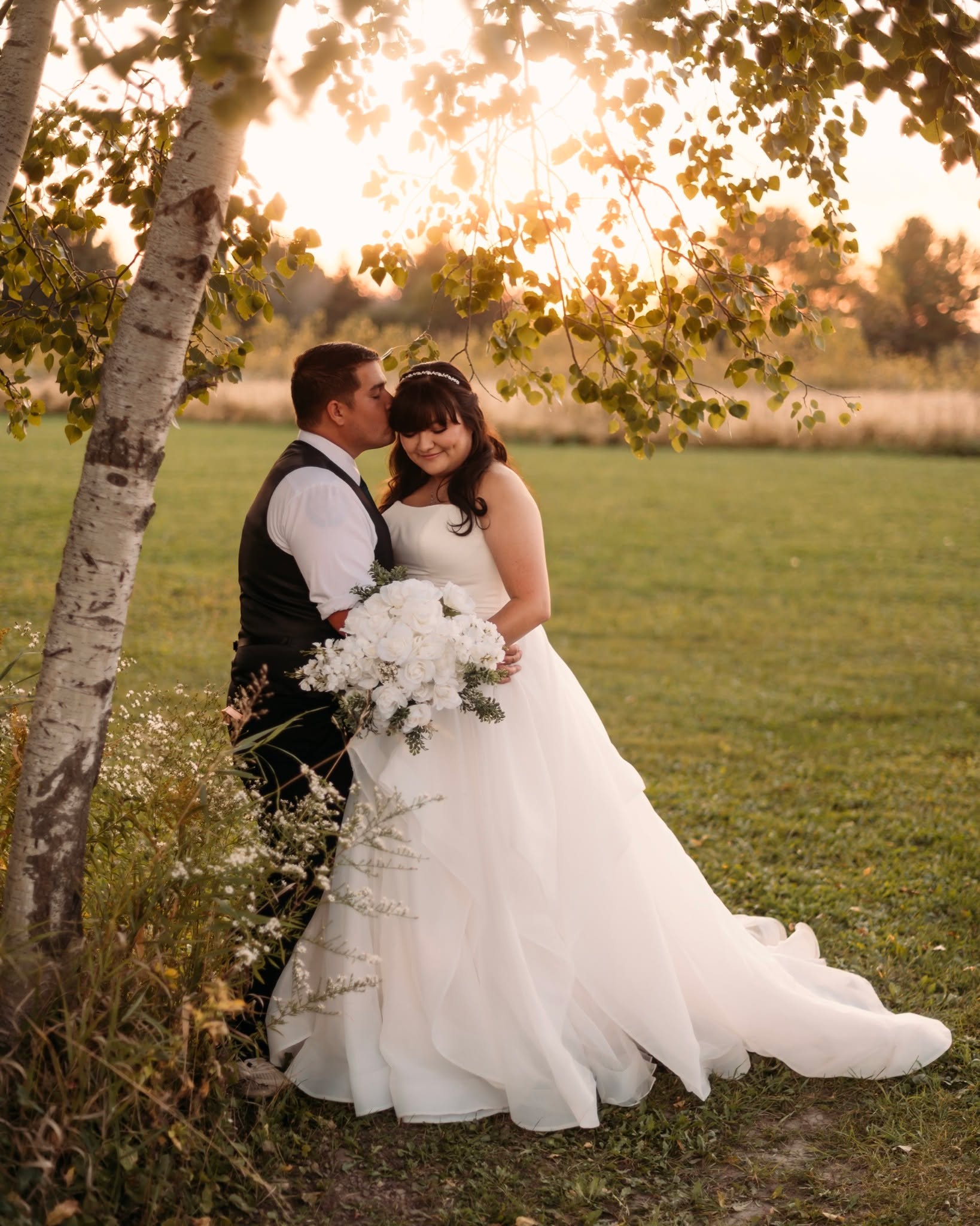 This beautiful fall wedding at Poplar Creek Barn was truly something special. Jordynne & Oren said “I do” under the perfect autumn sky, surrounded by so much love, laughter, and support from their friends and family.
Every detail was stunning — from their outdoor ceremony to the warm, inviting glow inside the barn. Such a joyful day celebrating with these two. 🤍✨
www.deltaraephotography.com
#DeltaRaePhotography #WisconsinWeddingPhotographer #PoplarCreekBarn #AppletonWedding #BarnWedding #FallWedding #WeddingPhotography #BrideAndGroom #LoveStory #WeddingDayMagic