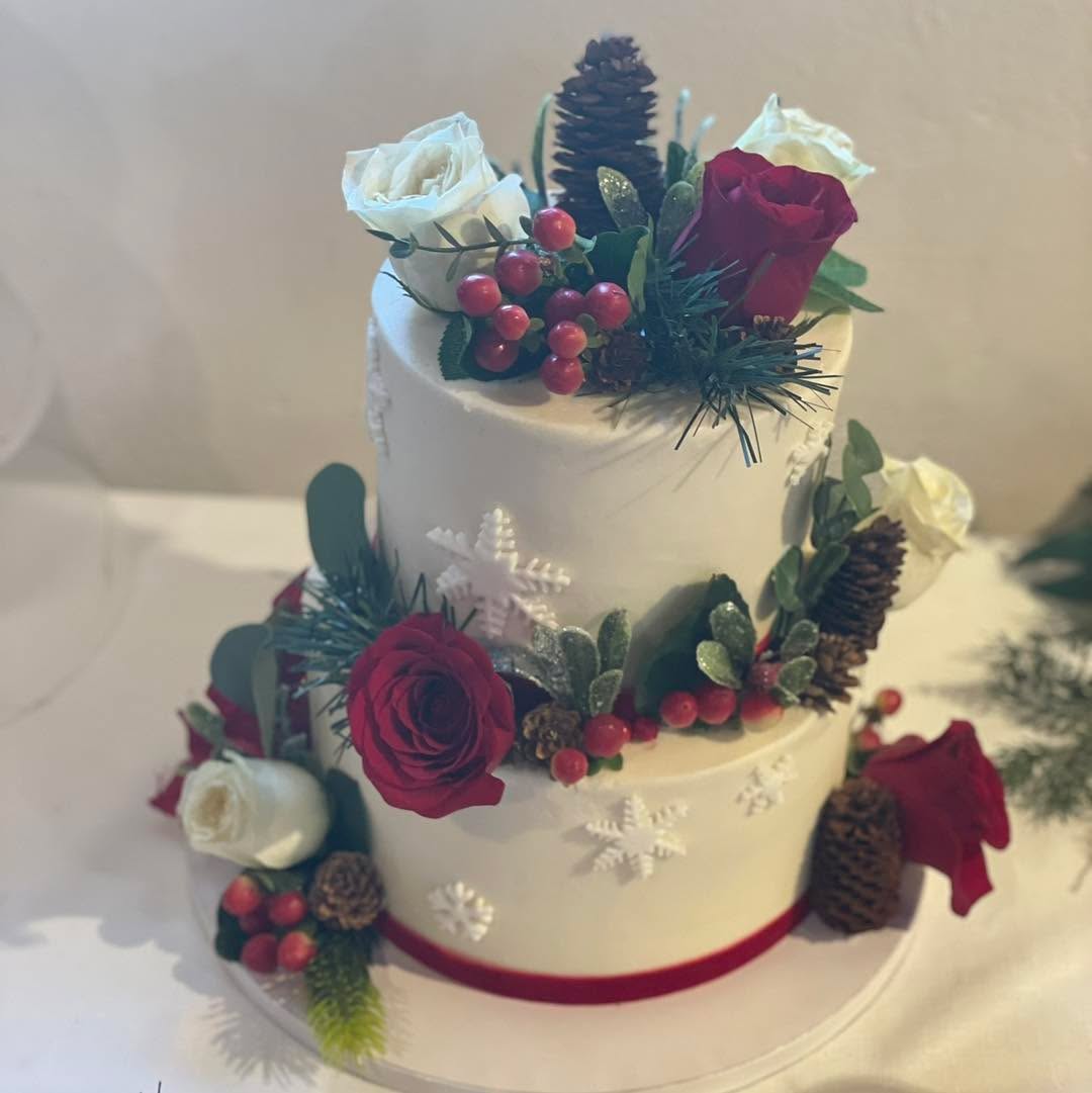 Weddings in December are simply magical ❄️