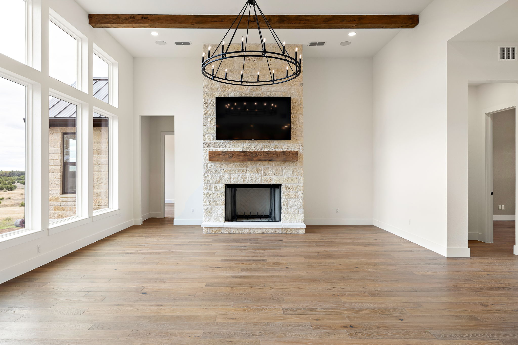 A moment for this living room
Builder: @baccusjackson_builders
#pddtexas #georgetowntexas #georgetownhome #customhome #texashillcountryhome #fireplace #fireplacedesign #architecture