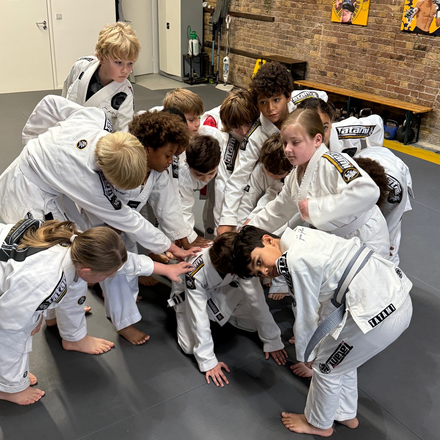 Parents,
At our Kids' Jiujitsu programme your child will learn how to make friends and work with others. These important life skills will help them at Home, in School as well as during each class.
DM us to Book a Trial class and get your child started.
#kidsbjj #Hoxton #JiuJitsu #CFSBJJ #kidsactivities #afterschool #capoeirakids #ConfidenceForKids #MartialArtsForKids #EnrollNow #CommunityBasedLearning #jiujitsu #KidsBJJ #hoxton #arsenal