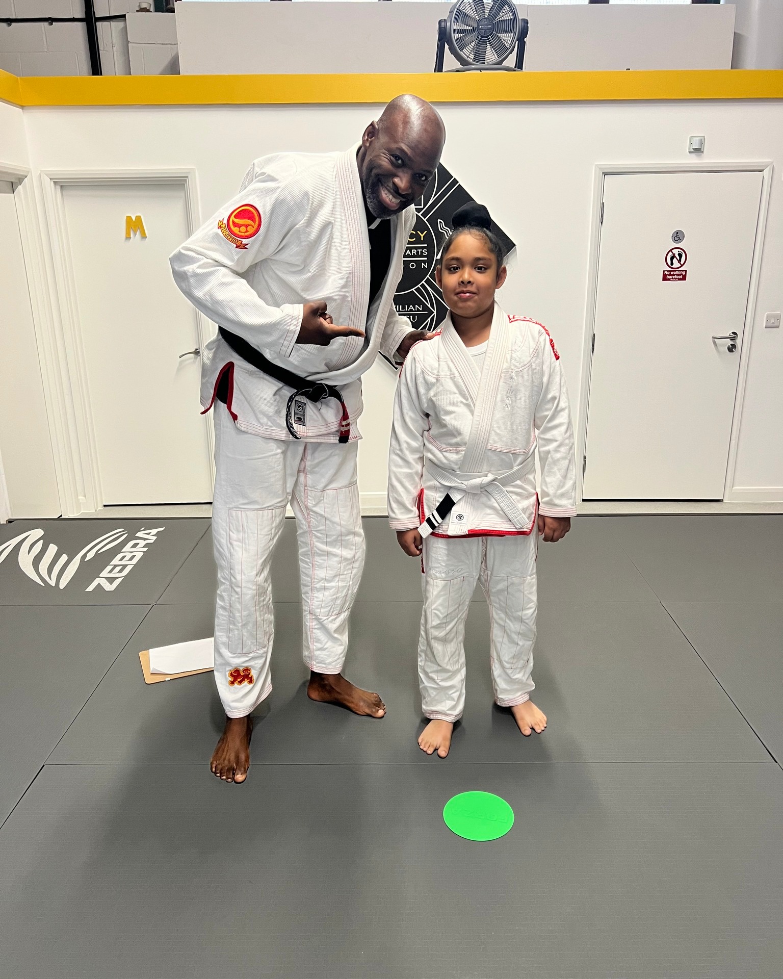 Meet Sahib. He started jiujitsu one year ago and has shown incredible improvements in his fitness and confidence. We look forward to highlighting his progress in 2026.
Do you want your Child's confidence to be better - Come and join us in January for a FREE trial. WE CAN HELP.
#ConfidenceForKids #hoxton #KidsBJJ #CommunityBasedLearning #JiuJitsu #CFSBJJ #arsenal #kidsactivities