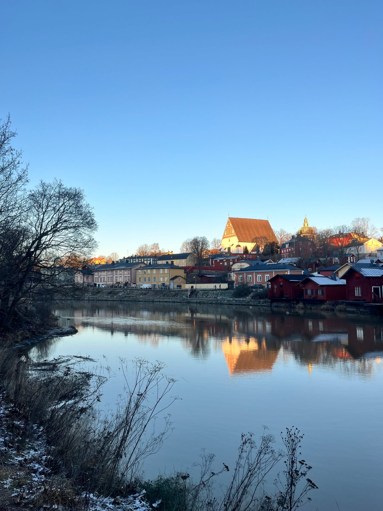 God Jul och Gott nytt år!✨🎄
I bilderna kan man se lite tips på vad man kan göra för att få julkänsla⛄
1. Promenera i gamla stan
3 och 5. Se lucia
6. Julbaka
4. Testa skidspåret i Kokon
5. Gå på julmarknad
2. Promenera på baksidan av skidbackarna i Kokon efter att de har haft igång snökanonerna. Då kan man låtsas som att det är snö😂
Från och med imorgon tar jag lite julledigt och kommer tillbaka på jobb måndagen 5.1. Självklart kan man ändå höra av sig till mig om man vill boka en tid!🫶
Hoppas att ni alla får njuta av en fridfull och aktiv jul🤸🕯
🎅🎅🎅🎅🎅🎅🎅🎅🎅🎅🎅🎅🎅🎅🎅🎅🎅
Hyvää joulua ja onnellista uutta vuotta! ✨🎄
Kuvissa muutama vinkki joulutunnelman löytämiseen ⛄
1. Kävely vanhassa kaupungissa
3 ja 5. Lucian katsominen
6. Joululeivonta
4. Kokonniemen hiihtoladun testaus
5. Joulumarkkinoilla käynti
2. Kävely Kokonniemen rinteiden takana lumitykkien jälkeen – silloin voi teeskennellä, että on lunta 😂
Huomisesta alkaen jään pienelle joululomalle ja palaan töihin ma 5.1.
Ajanvarauksia voi silti kysellä ✨
Rauhallista ja aktiivista joulua kaikille 🤸🕯️
#fysioterapeutti #barnochungdomsfysioterapi #Fysioterapeut #fysioterapia #fysioterapi #lastenfysioterapia #fysioterapeut