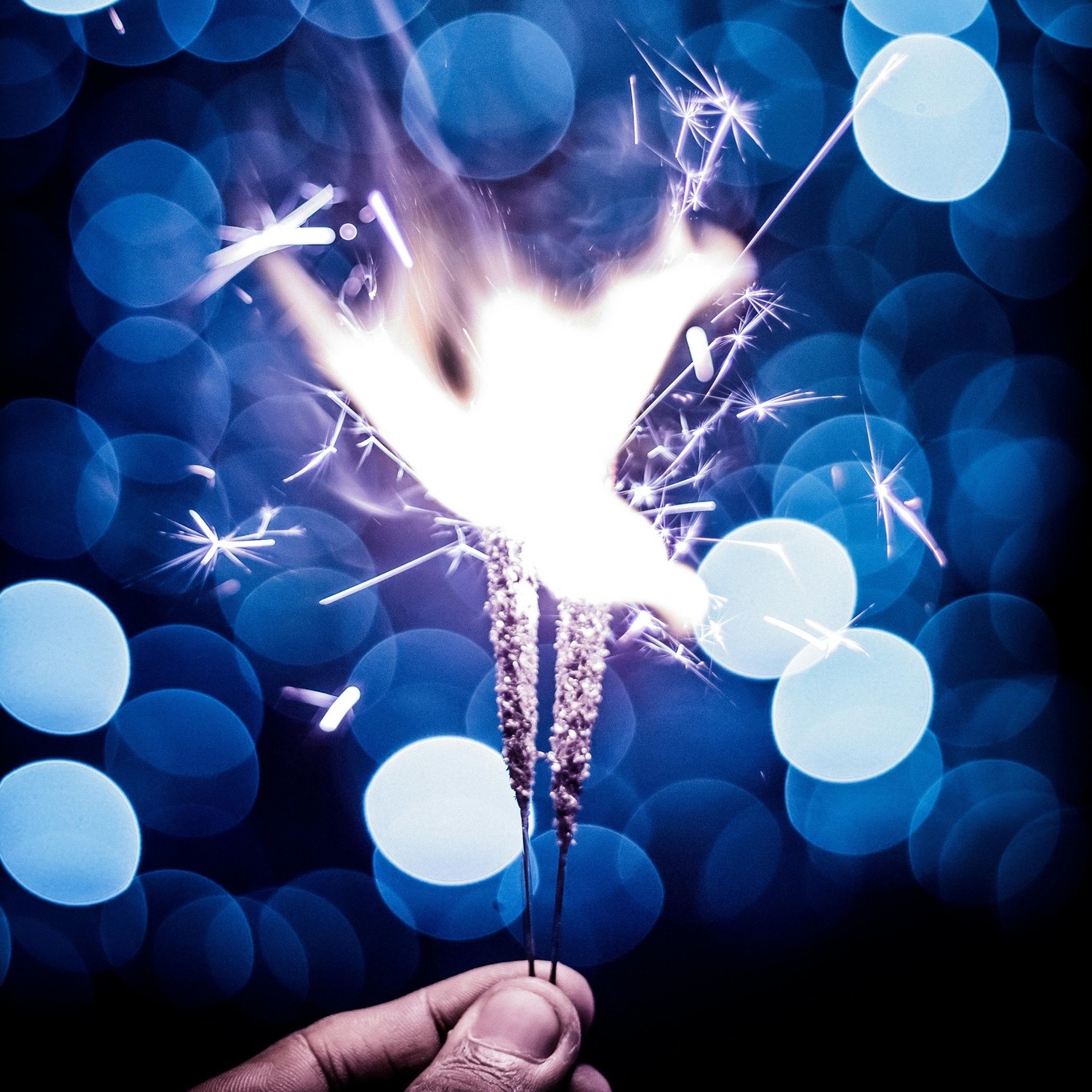✨ Bonne année ! Happy New Year! Buon Anno! ✨
✨ Nous vous souhaitons une année lumineuse, remplie de nouvelles opportunités, de belles réussites et de collaborations inspirantes. Merci de faire partie de notre parcours. Que cette nouvelle année soit étincelante ! ✨
✨ Wishing you a bright year ahead filled with new opportunities, shared success, and inspiring collaboration. Thank you for being part of our journey—here’s to a sparkling year! ✨
✨ Vi auguriamo un anno luminoso, ricco di nuove opportunità, successi condivisi e collaborazioni stimolanti. Grazie per essere parte del nostro percorso—che sia un anno scintillante! ✨