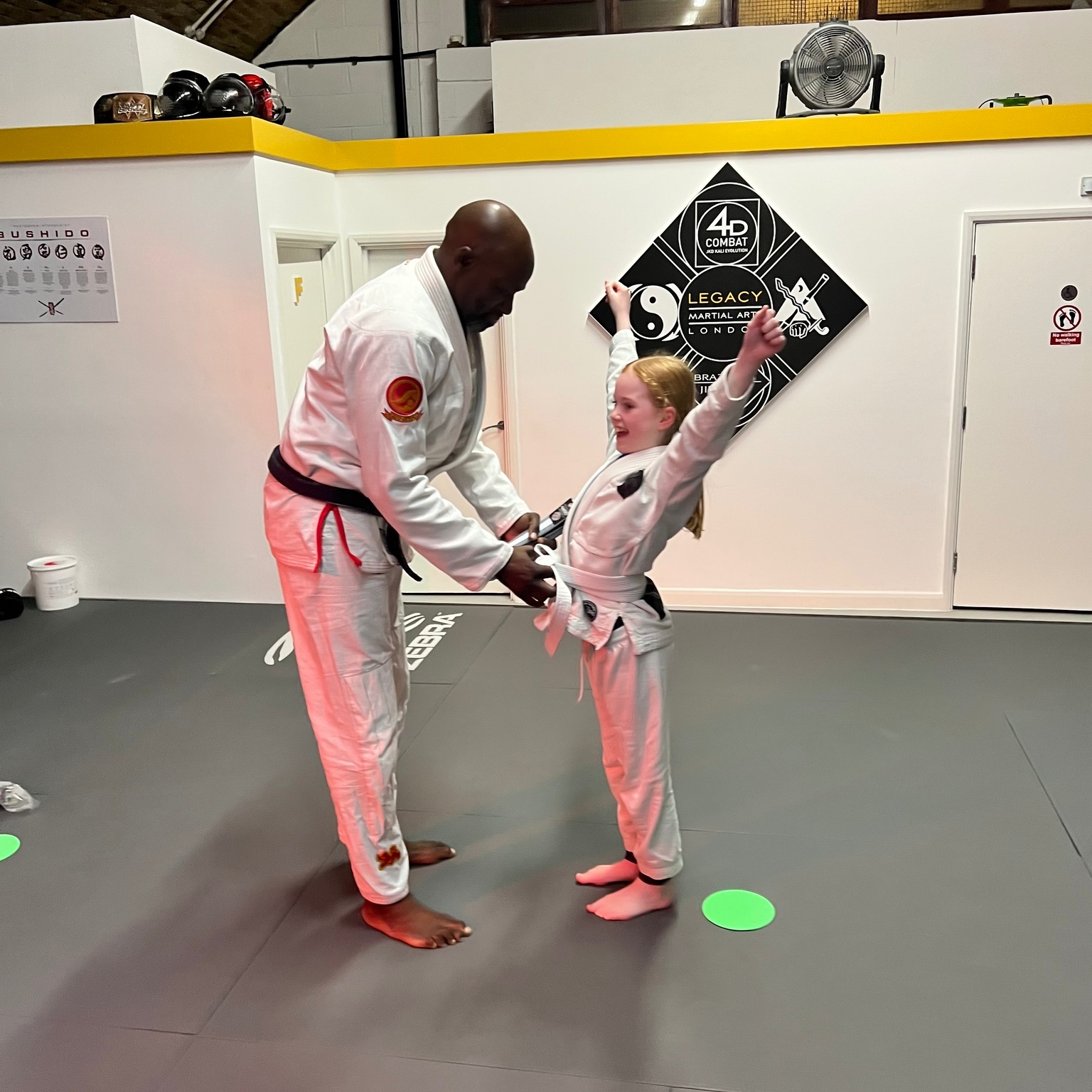 PARENTS,
This is the confident look of hard work leading to achievement !!
We recognise your Child's successes with our Belt promotions and Bushido Code awards.
If your child needs this - WE CAN HELP !!
DM us to Book a trial class.
#ConfidenceforKids #MartialArtsForKids #afterschoolactivities #jiujitsu #hoxton #KidsBJJ #arsenal #CommunityBasedLearning #BJJ #jujitsuforeveryone #EnrollNow #FreeTrial #KidsActivitiesLondon #HoxtonParents #AfterSchoolClub
#MartialArtsForKids #LondonMums #KidsSports #TrySomethingNew
