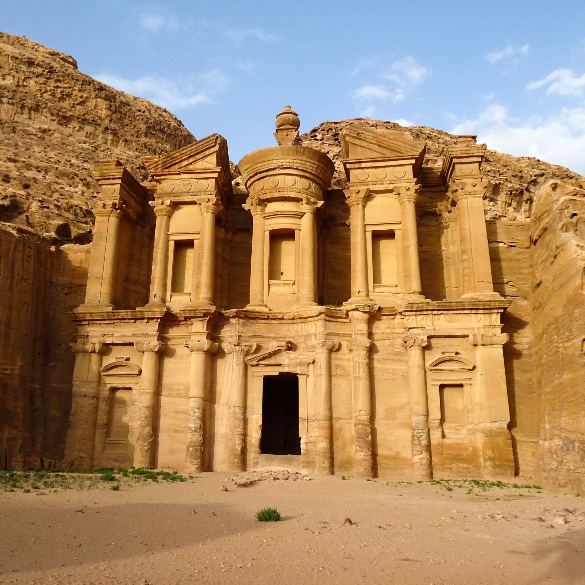 🇯🇴✨ Terra Santa da Jordânia
Uma viagem que transforma
📅 31 out · 7 nov 2026
✈️ Saída de Lisboa
Caminha por lugares que respiram história e espiritualidade. Dos mosaicos de Madaba às ruínas de Jerash,
do Monte Nebo à inesquecível Petra, terminando com momentos únicos no Mar Morto.
🔸 Cultura milenar
🔸 Espiritualidade
🔸 Aventura com significado
✔️ Guia em português
✔️ Hotéis de qualidade
✔️ Entradas incluídas
✔️ Viagem em grupo cuidadosamente desenhada
📌 Desde 1.645€ / pessoa
⚠️ Vagas limitadas
👉 Link na bio para detalhes e inscrição
👣 Vive uma viagem que fica para sempre 🌍❤️
#Naturgift #TerraSanta #Jordânia #Petra #MarMorto #ViagensComSentido
#Cultura #História #Espiritualidade #Aventura #Travel2026