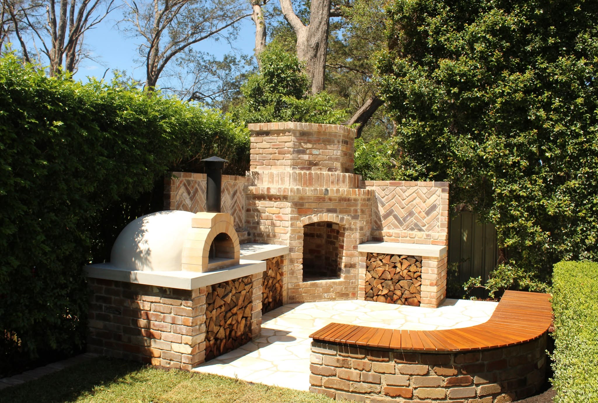 Outdoor entertaining done right ✨
Fireplace warmth and wood-fired pizza nights 🍕🔥
Curved timber seating, honed concrete prep benches, stunning recycled brickwork and crazy paving — built for gathering.
#outdoorentertaining #outdoorfireplace #woodfiredpizzaoven #wollongonglandscaper #gardeninspiration @acm_blocks @cinajus