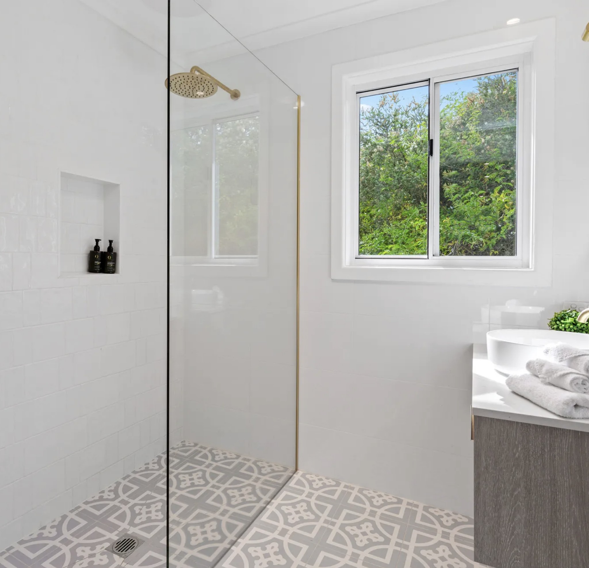 Discover the perfect shower screen for your bathroom at Melbourne Shower Screens Online. Our range of DIY Kits ensures you'll find the ideal match for your style and needs. Visit our shop to explore our collection.
#DIYShowerScreen #LuxuryBathrooms #ShowerScreenKits