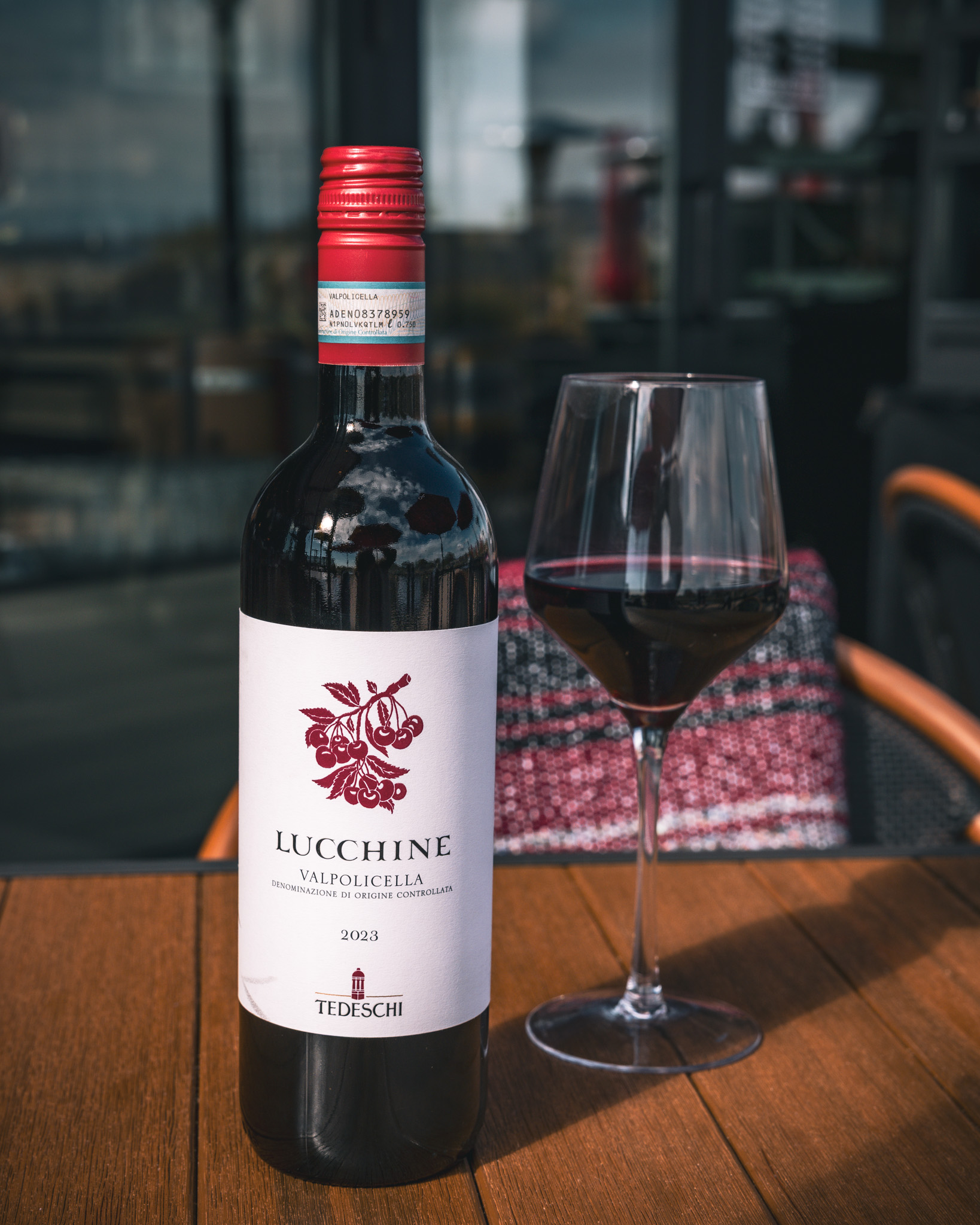 Mondays are for half off all bottles under $100! Today we're recommending: Tedeschi Lucchine Valpolicella 2023 🍷 A classic, easy-drinking Valpolicella with bright cherry and red berry notes, light spice, and fresh acidity. Smooth, balanced, and versatile, it’s a great everyday Italian red that pairs well with any of our grilled paninis.
#RavensViewWineBar #CaveCreek #Wine #WineBar #CaveCreekAZ #Tedeschi