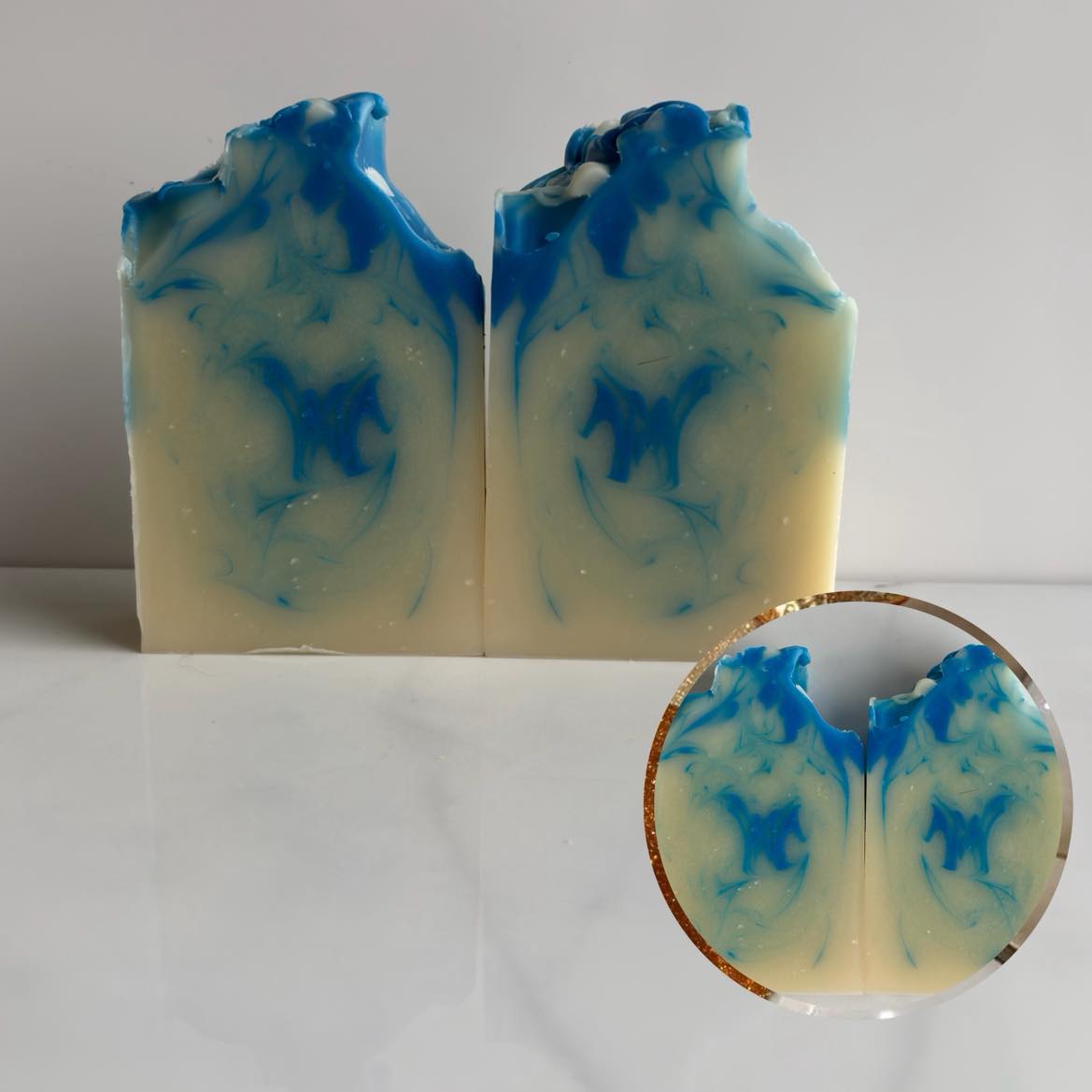 When your go-to molds are made by Winston & Walter, it’s only a matter of time before the W’s appear ✨
#WinstonAndWalter #WinstonWalterMolds #SoapMakersOfInstagram #HandmadeSoap #SoapArt #SoapDesign #ColdProcessSoap #SoapLove #MakersGonnaMake
