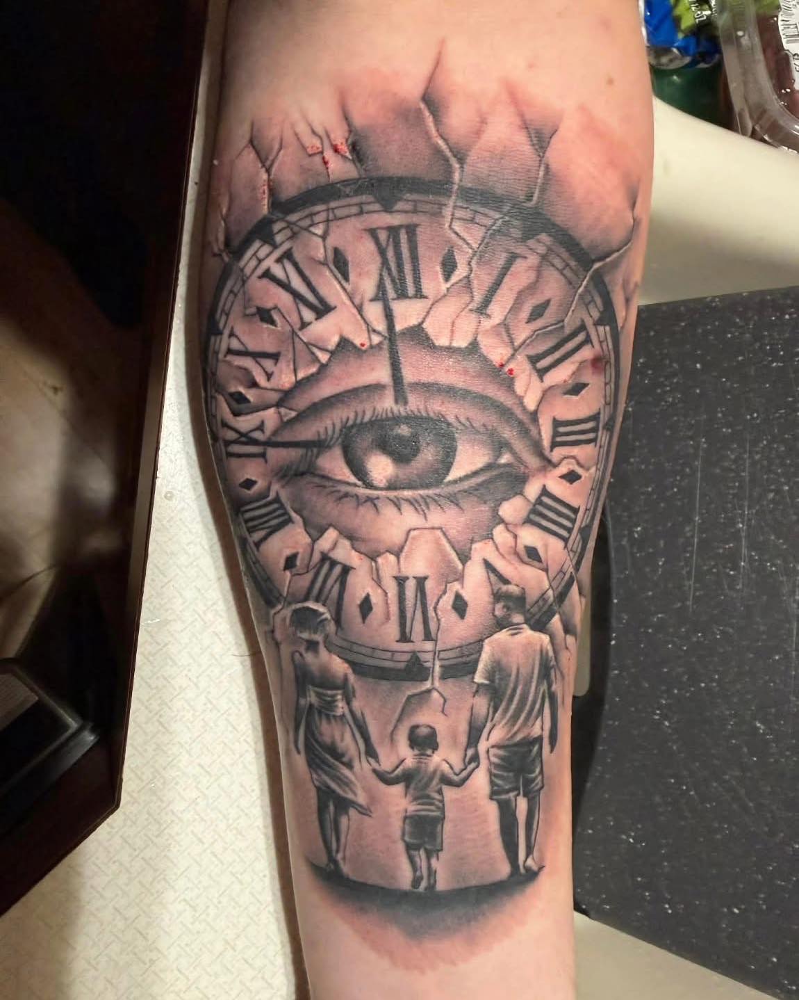 Jon had a last minute reschedule for today! That means walk in availability! Feel free to walk in and see him or you can call/message the shop during open hours to book an appointment! 989-835-6672🤩📲
#blackballtattoo #walkinavailable #midlandmi #michigantattooartist #jonathanpinfieldwells