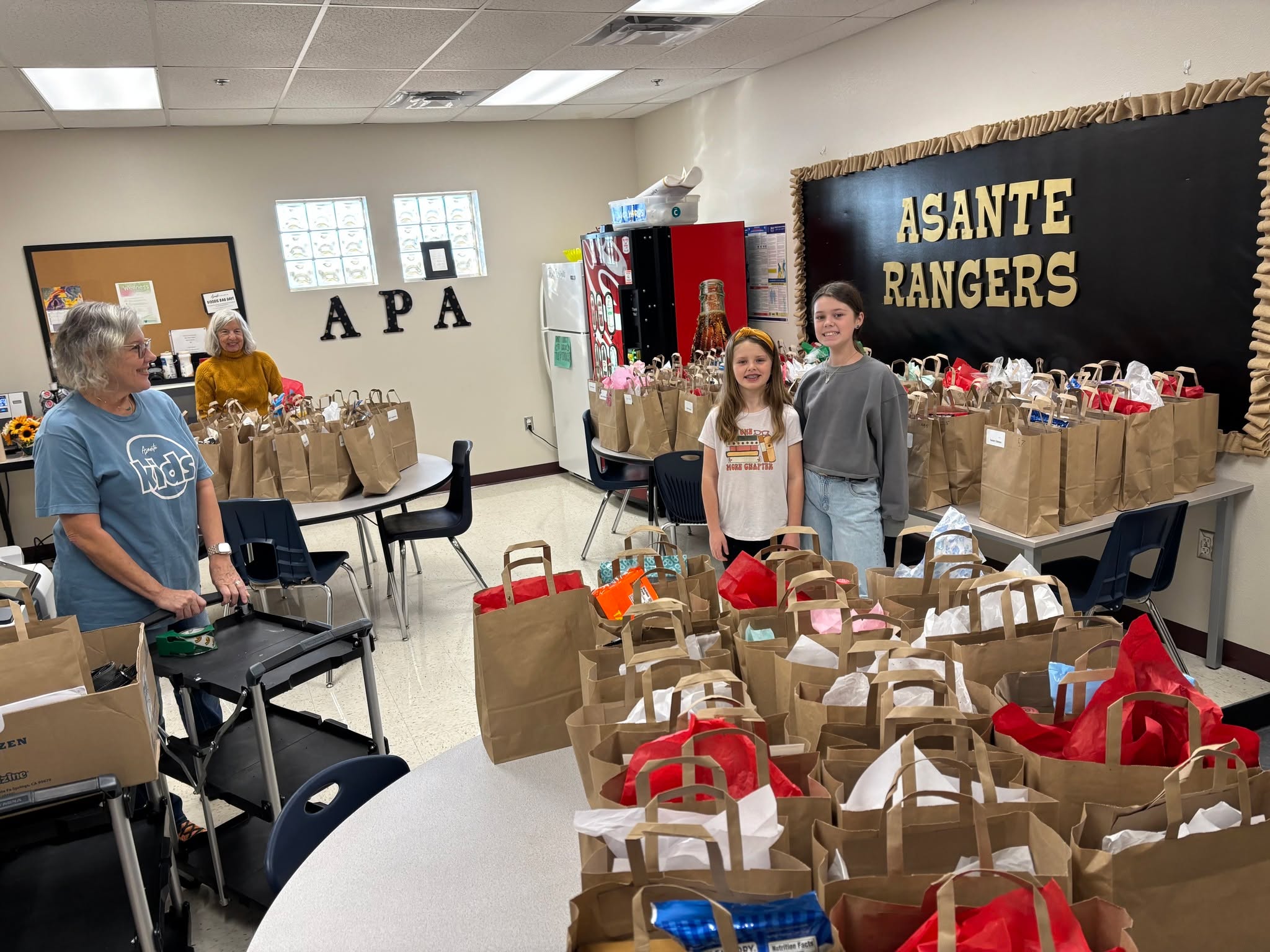 This week we gathered teacher bags to bless the staff and teachers at Asante Prep. Thank you Church for supporting these difference makers in the community and showing your appreciation!