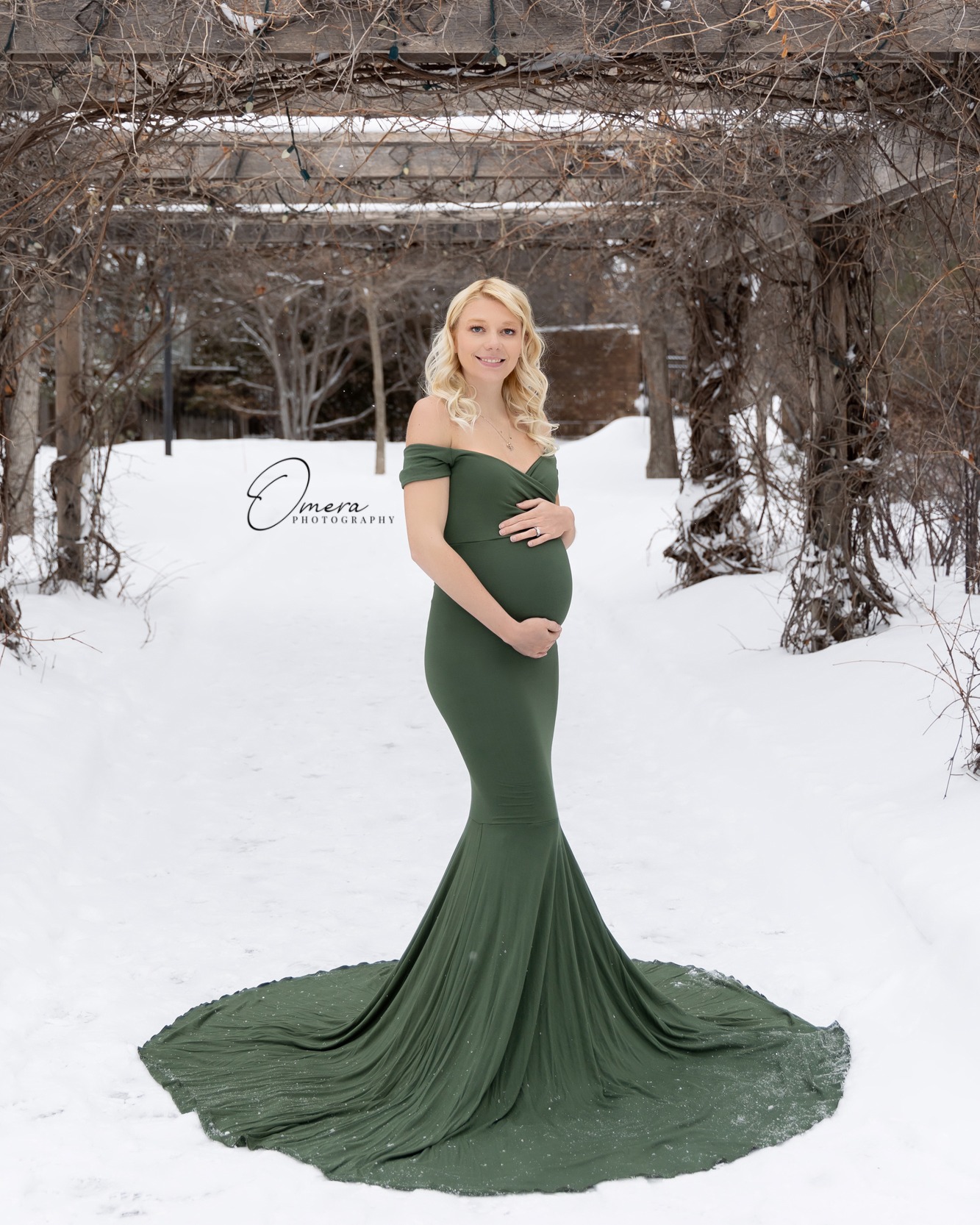 I will die on this hill: photos in the snow are the best! Especially when the weather is as nice as it's been all week. However, these images were taken the day after a blizzard...in March...and it was SO chilly! But you can't tell me they weren't worth it!
And we recreated some images from this client's first summer maternity session-right down to her stilettos. I'm so glad she committed to the recreations because the final images were *chef's kiss*