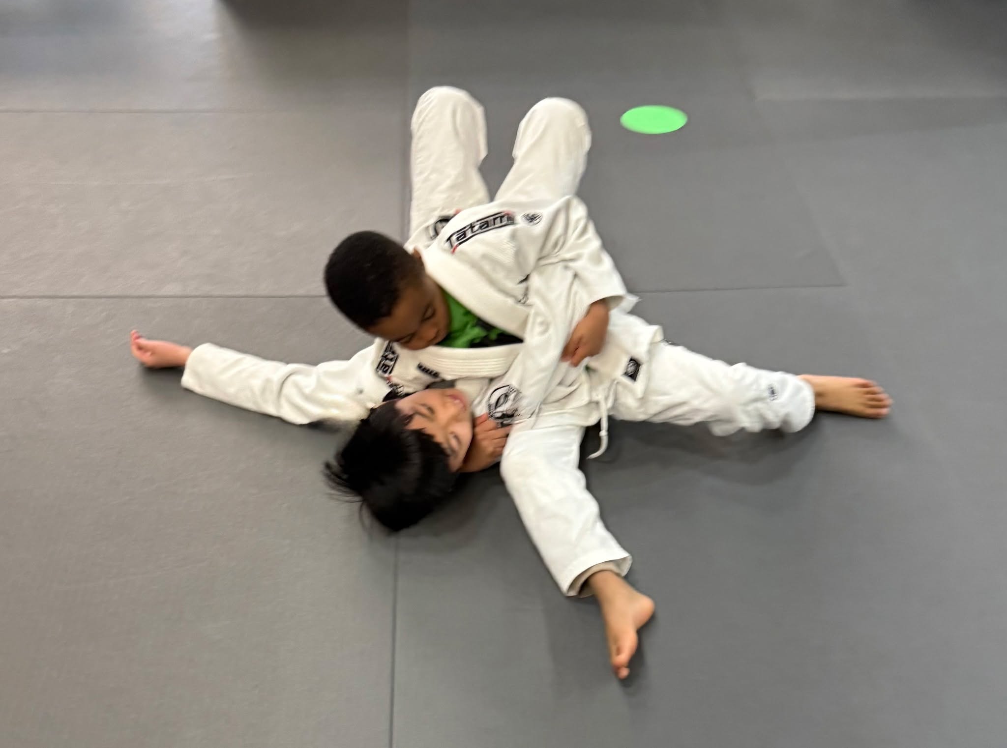 Hold on... Are there Brazilian Jiujitsu classes for Kids at Legacy Martial Arts London @legacymartialartslondon ?
Yes, there are!!
Bring your child to us, so we can help with their :
Confidence
Focus
Discipline
Listening
Team working skills
and much, much more.
Click the link to book a Trial Class :
https://legacy-martial-arts-london-kids.gymdesk.com/