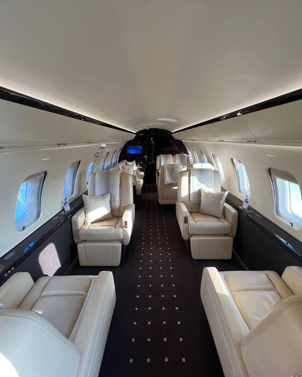 Meet the Challenger 605 āļø
A popular upgrade from the Challenger 604, this large-cabin jet seats up to 12 passengers and is a perfect option for mid to long range routes such as NYCāLondon or DubaiāGeneva.
Inside the stand-up cabin, youāll find:
āļø Double-club seating
āļø Fully equipped galley
āļø Separate washroom
āļø Plush leather seating, high-speed Wi-Fi & seamless connectivity
Where will the Challenger 605 take you next?
#365Aviation #Challenger605 #BusinessAviation #PrivateJet #LuxuryTravel #JetCharter