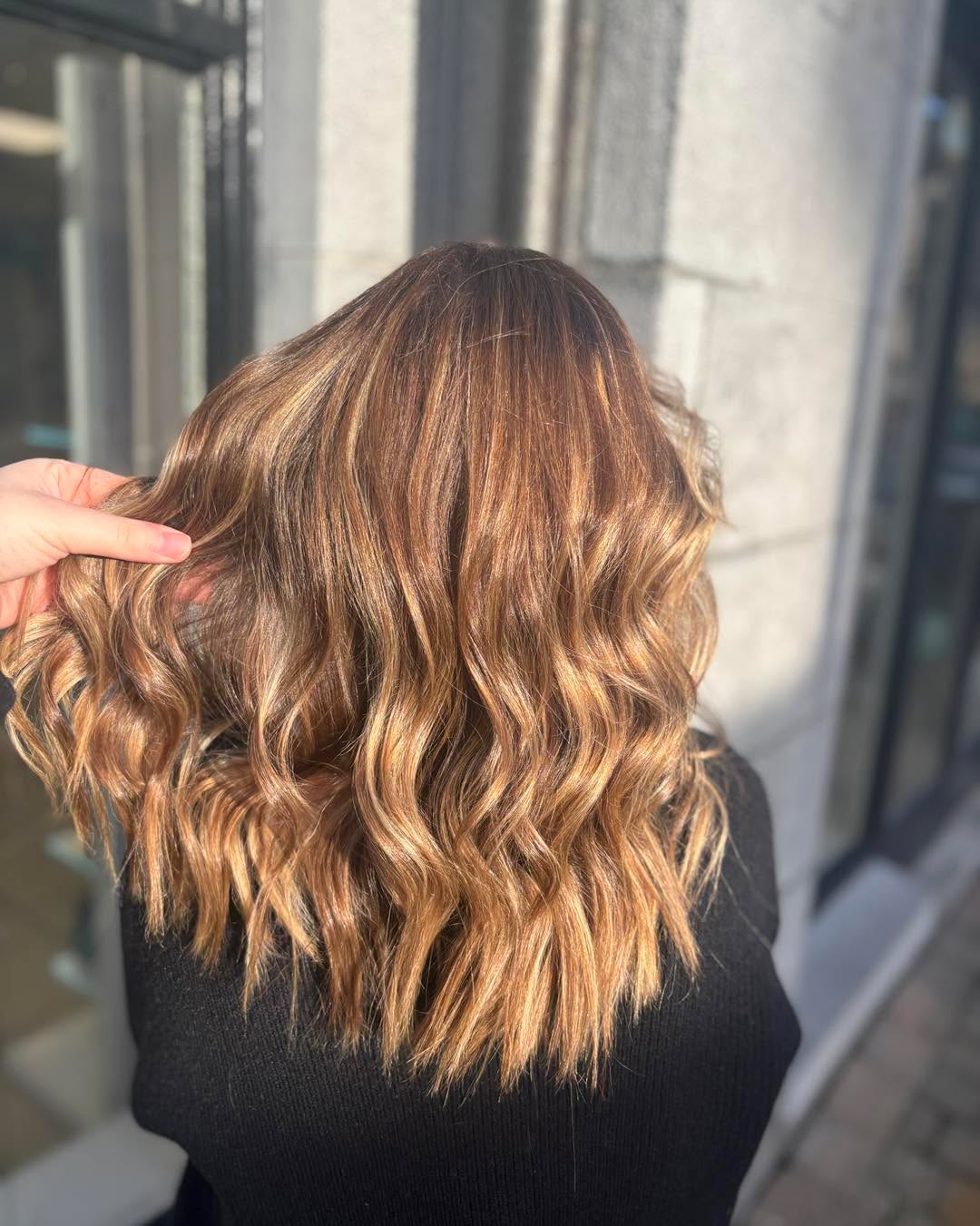 🤍HONEY HONEY🤍
Serving honey highlights with a side of Utah curls 🎀🍯
This look was created by Leigha.
Looking to book in with Leigha? Give us a call on 087 798 7201 💕
All new colour clients must have a patch test done at least 48hours prior to colour service
#alfparf #mariandineenteam #mariandineenssligo #mariandineenshairstudio #utahcurls #honeyhighlights🍯 #honey