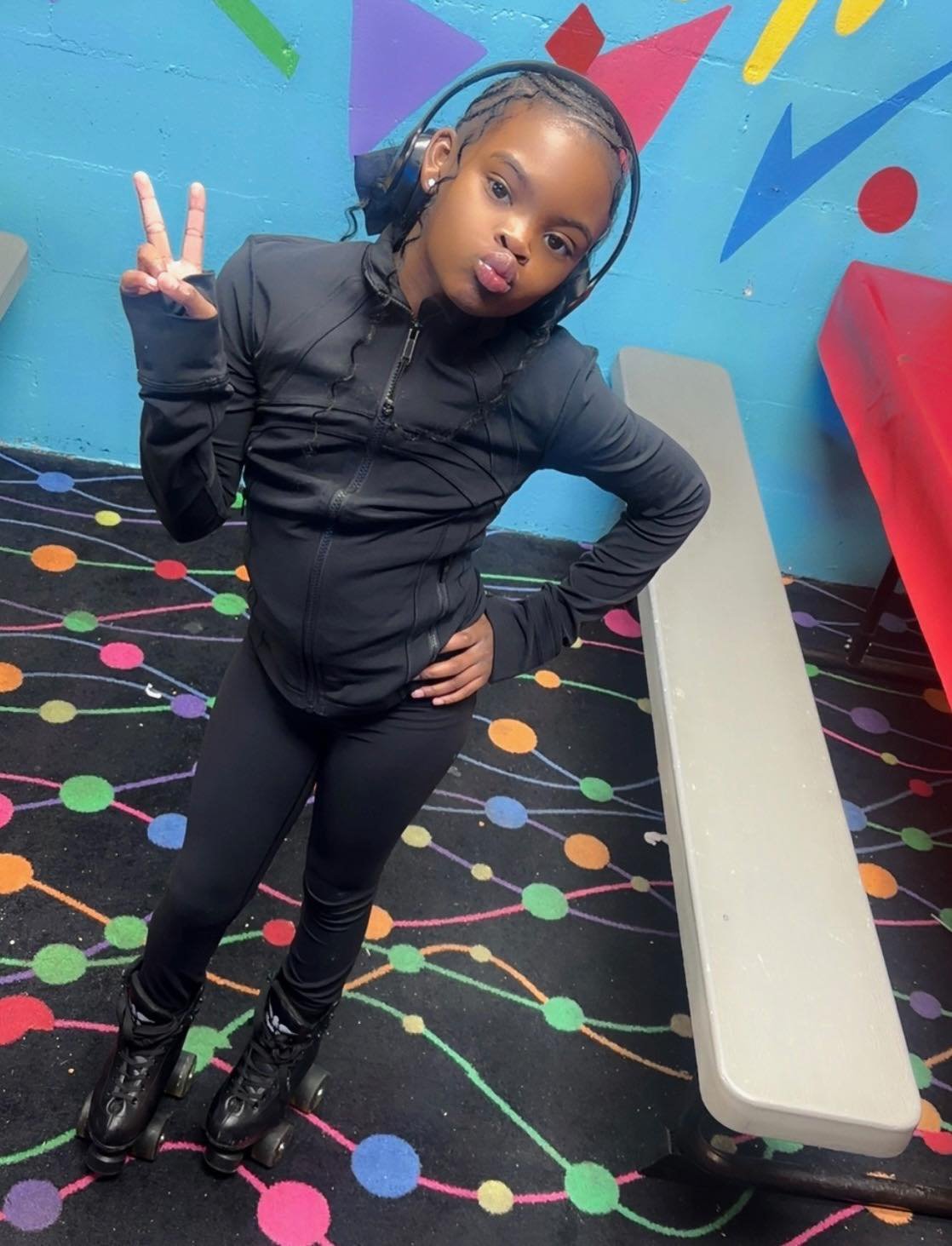 I didnt think nobody else kid loved me more than Landyn but idk Serenity riding with me ! My little girl i never had 🤞🏾💕🥰 shes a girly girl #Just take me over Victoria house #She has a pic of me in her room from 2 years ago 🥰🤞🏾💕