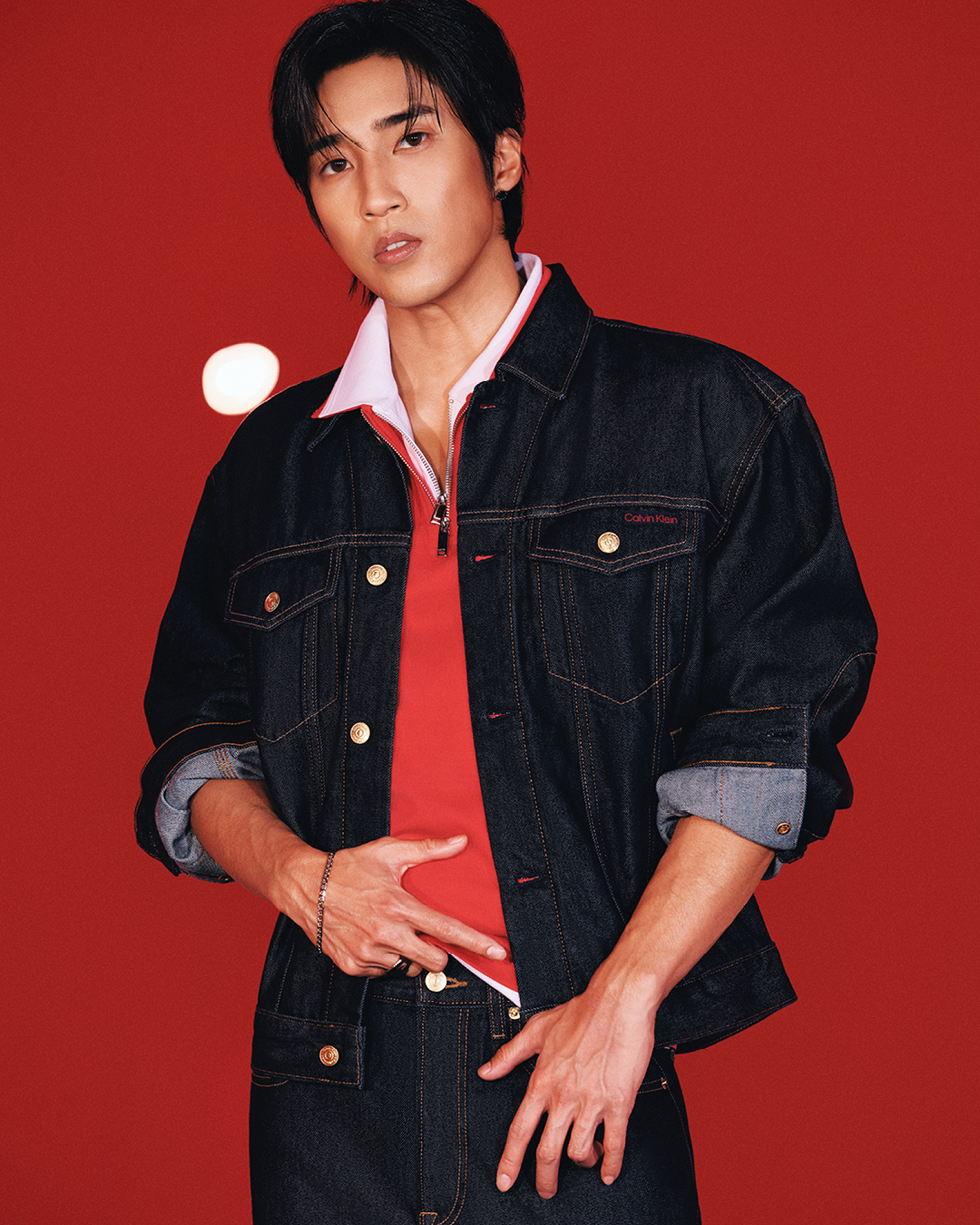 Eyes on new denim.
Go dark wash with contrasting red stitching for the season. The Lunar New Year Denim Trucker Jacket paired with the matching 90s Straight Jeans.
Visit Calvin Klein store today.