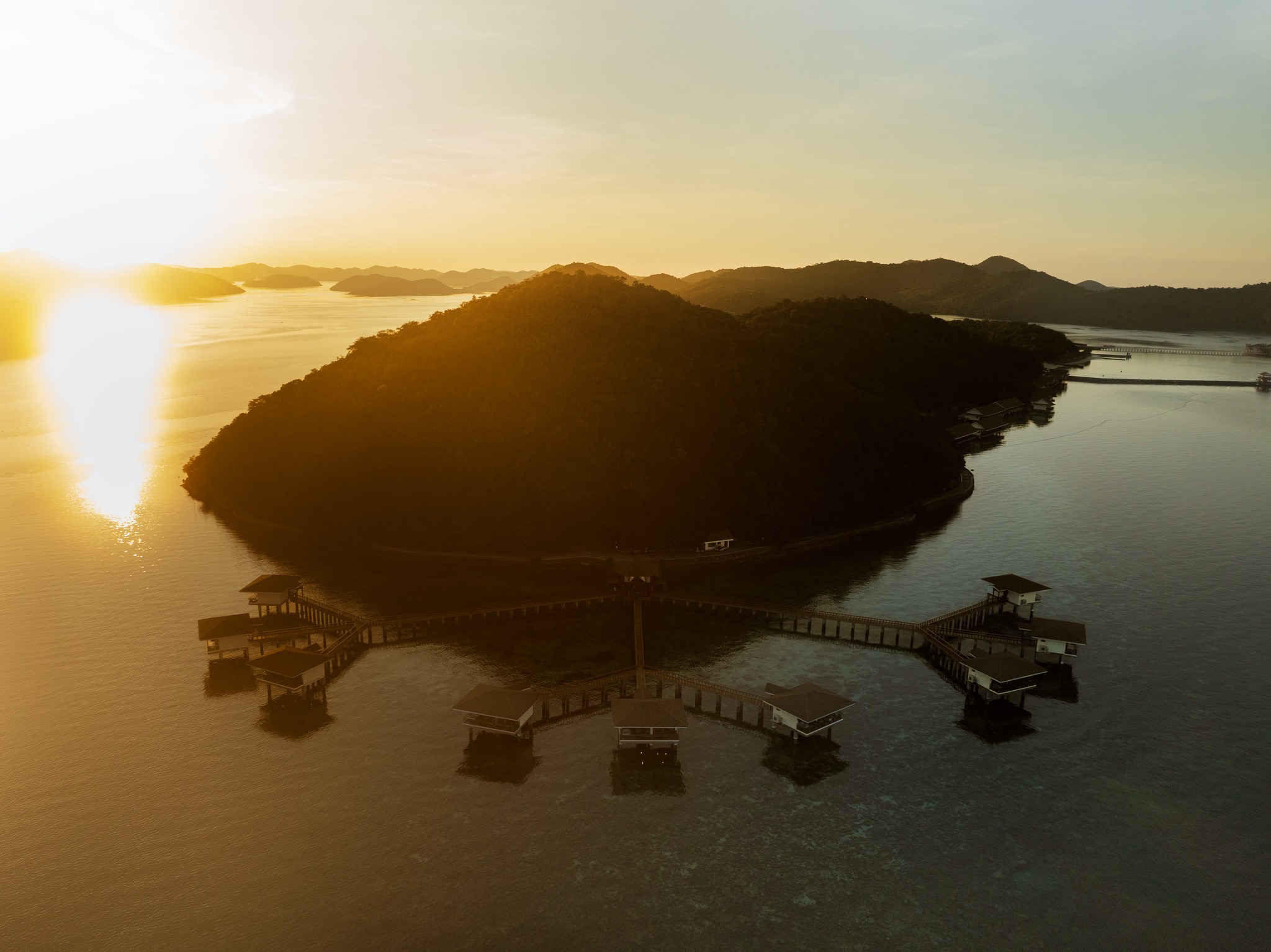 Some places are beautiful up close. Others are breathtaking from above. SETIR is both—an island escape that captivates from every angle. 🌊
sunlighthotelsandresorts.com/setir
#DoseOfSunlight #SETIR #Palawan