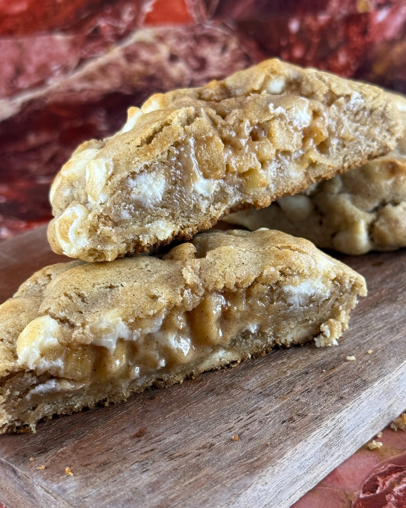 🥧 National Pie Day calls for something warm, sweet & apple-filled
We don’t do traditional pies… We do Festival Winning Apple Pie MOFOS 😏
🍪 6oz cinnamon cookie
🤍 White chocolate morsels
🥧🍎 Scratch-made apple filling
Pie vibes. Cookie form. No crumbs wasted.
Available Regular & Gluten Friendly