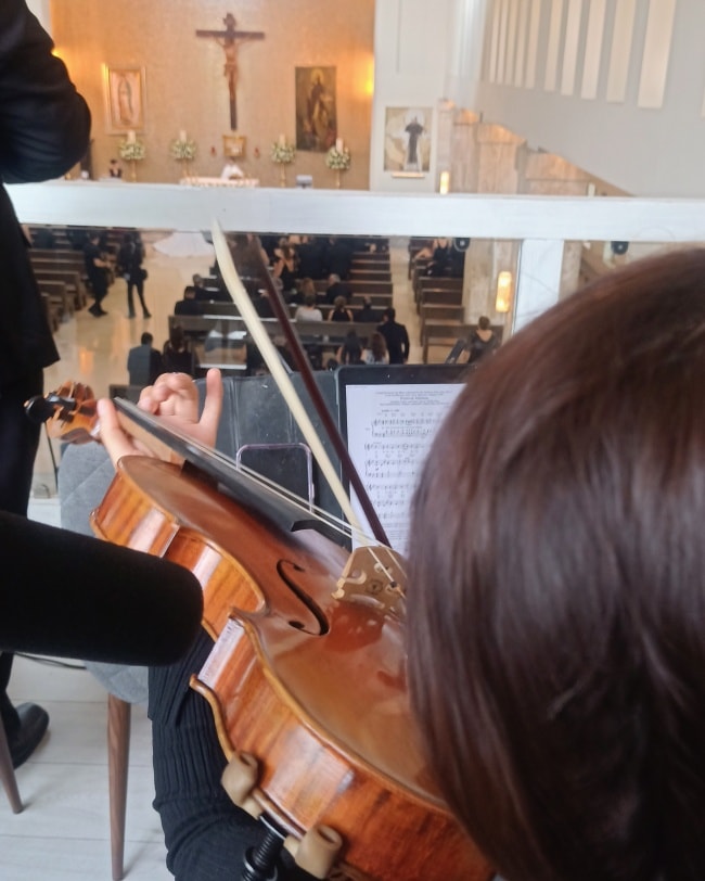 Nuestro ensamble Carnevalli durante una celebración matrimonial en el templo de San Juan Macías.
Para acompañamiento musical sacro en bodas y ceremonias religiosas:
🌐 www.ezequielmusicasagrada.com
📞 / WhatsApp 33 16 14 31 94
Será un honor servirte en un momento tan significativo.
#BodaCatolica #MusicaParaBodas #Novios2026 #BodasGuadalajara #CeremoniaReligiosa