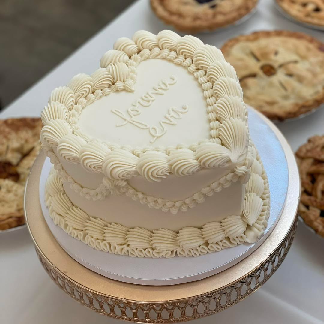 Vintage heart-shaped cakes, full of fluffy buttercream piping, borders, and draping continue to be one of the top requests, and it makes me so happy! There’s a 10 photo max, so there are quite a few more, but which of these are your favorite? (Can you guess mine? 😆)
Build your own for Valentine’s Day or your next special event by checking out FrostEatLove.net/online-ordering
