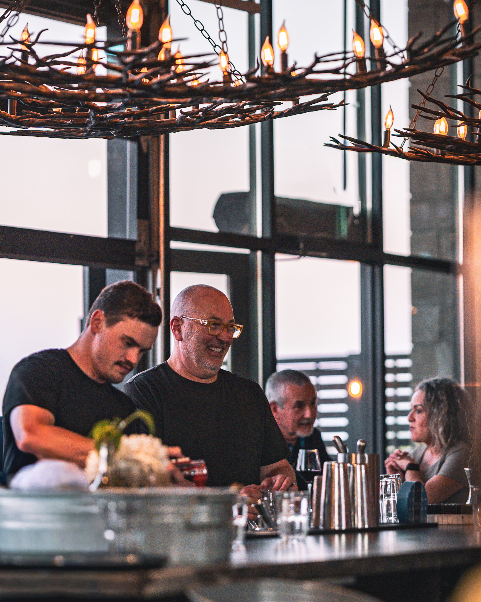 We’re ready to pour your weekend favorite. 🍾 See you here 🖤
#RavensView #cavecreek #scottsdalerestaurants #phxeats #winebar