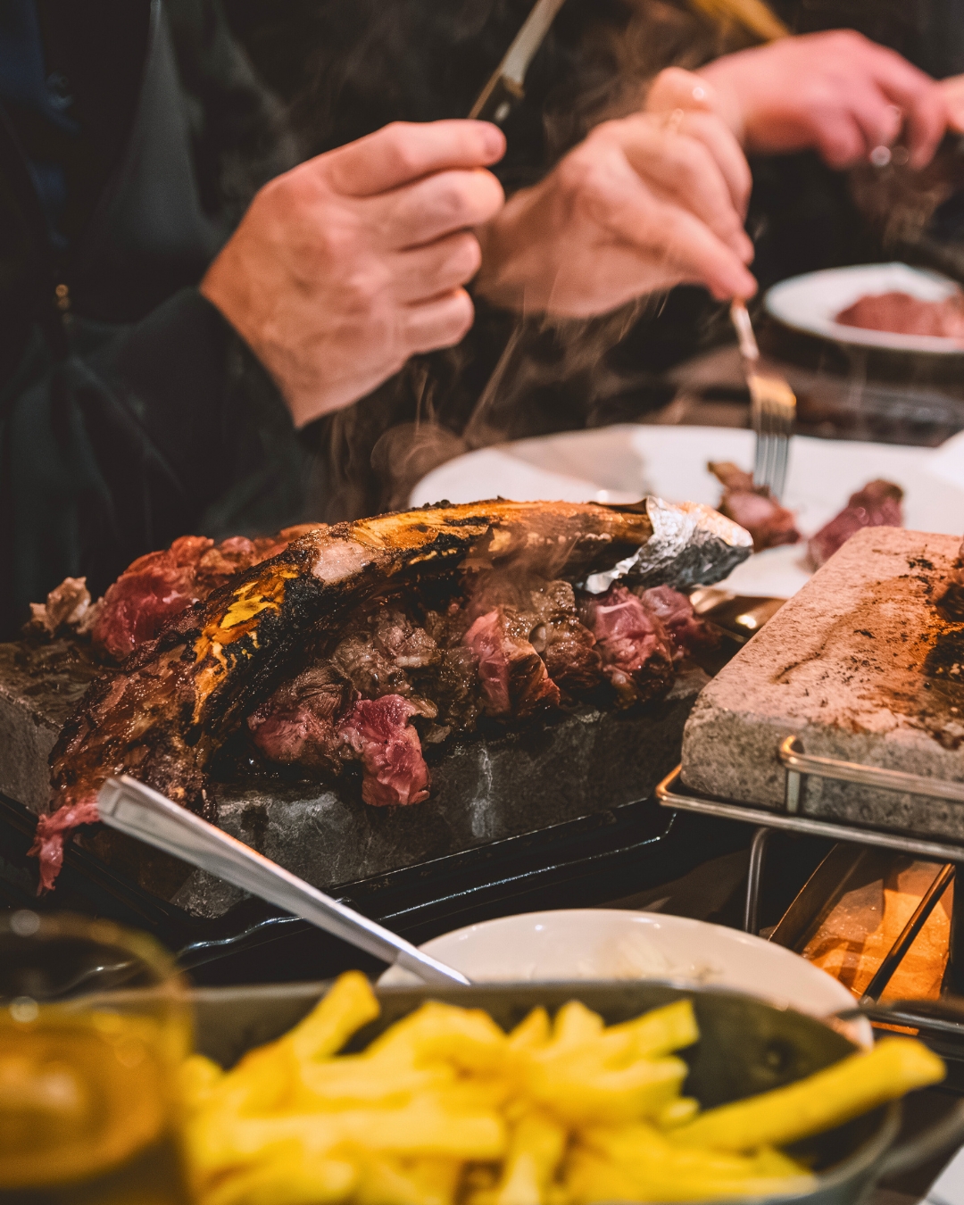 This weekend at Cheers 🥩
Hot stones sizzling, drinks flowing, everyone doing their own thing with their steaks.
This is basically every night here.
Got space this weekend if you fancy it x
#Thetford #ThetfordEats #CheersHotStone #LocalFood