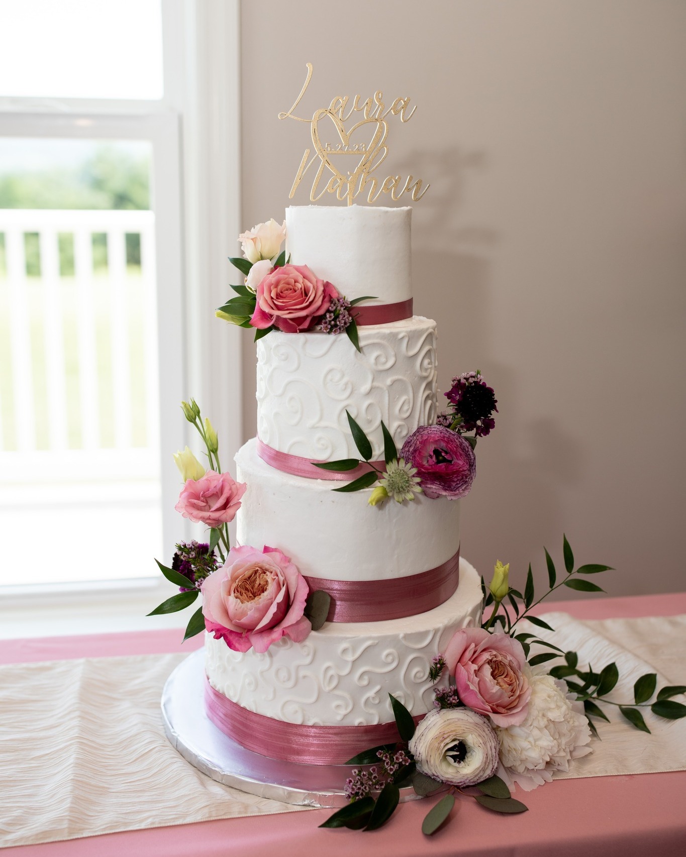 Happy Valentine's Day! ❤❤❤❤
Contact us for the biggest day to celebrate your love together-your wedding day!