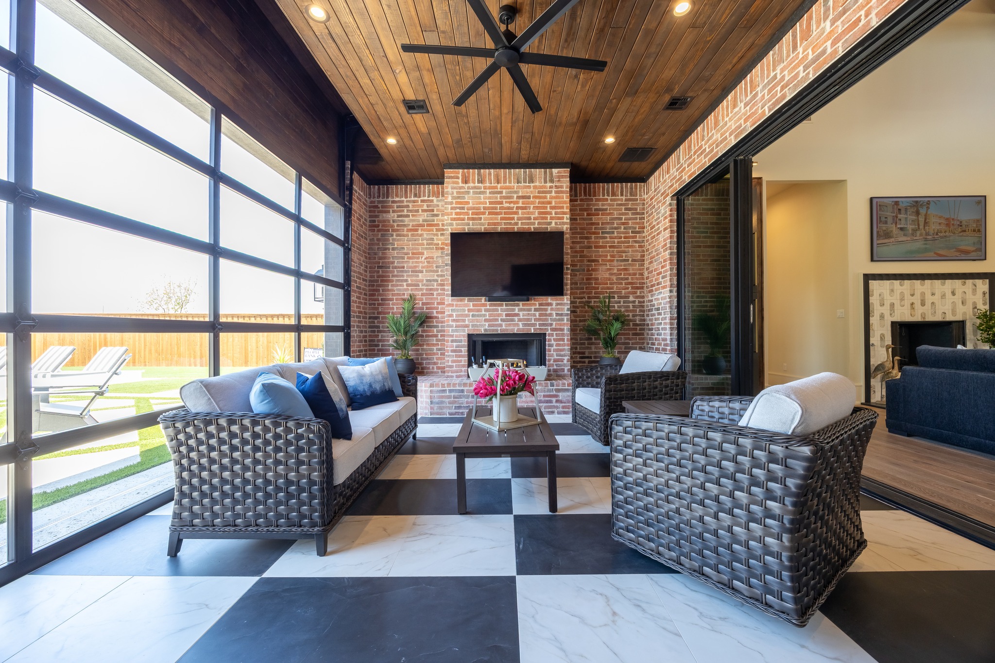 This patio has us dreaming of summer! Designed for flexibility, it easily becomes a second indoor living space or opens up for true outdoor patio living.
Builder: @salyerhomes
Photo: @ashleyadamsmedia
Subdivision: @vineyards_escondidoranch
#pddtexas #lubbockparadeofhomes #indooroutdoorpatio #lubbockcustomhome #ashleyadamsmedia